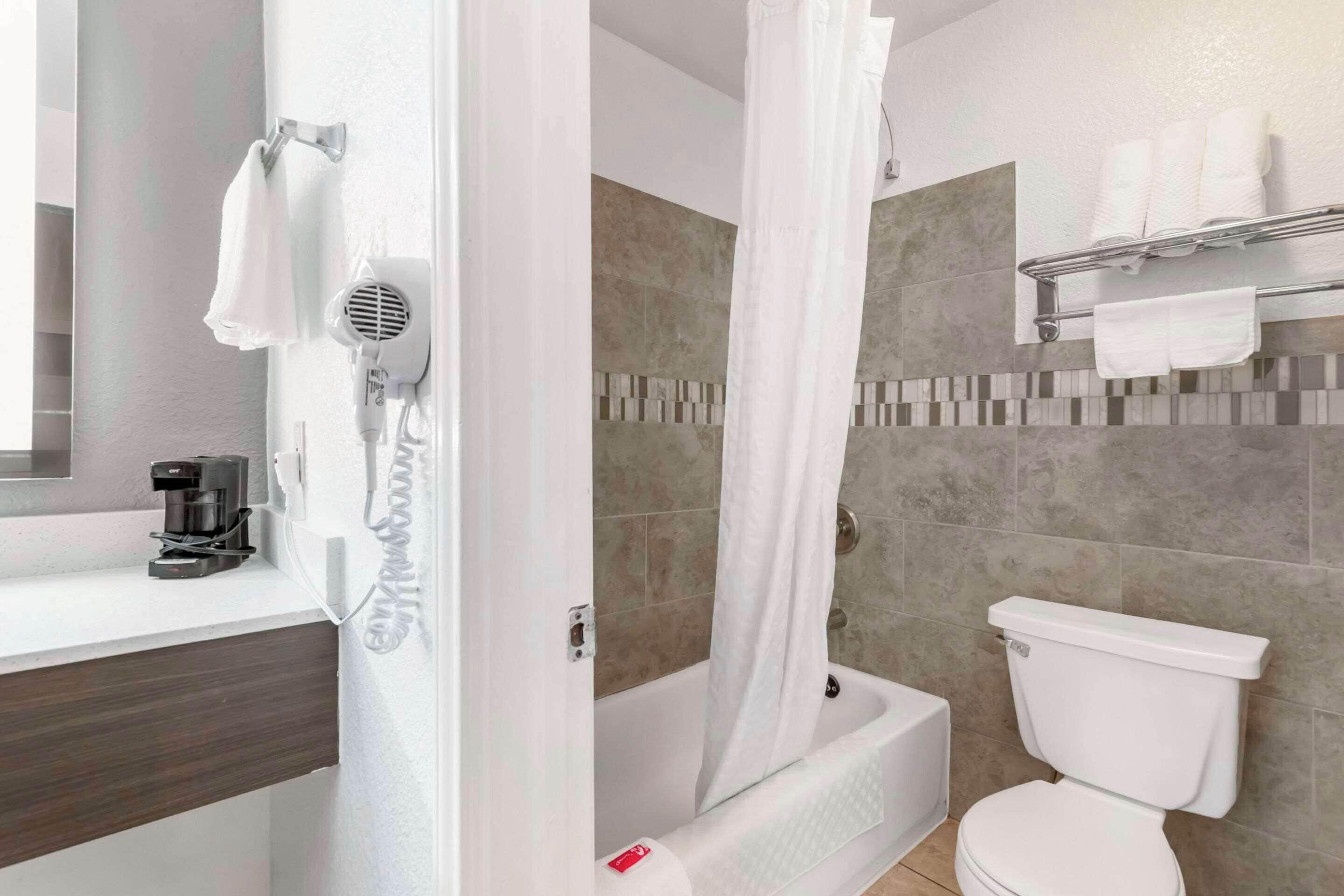 Queen Room with Two Queen Beds - Non-Smoking,1707928404:JPEG