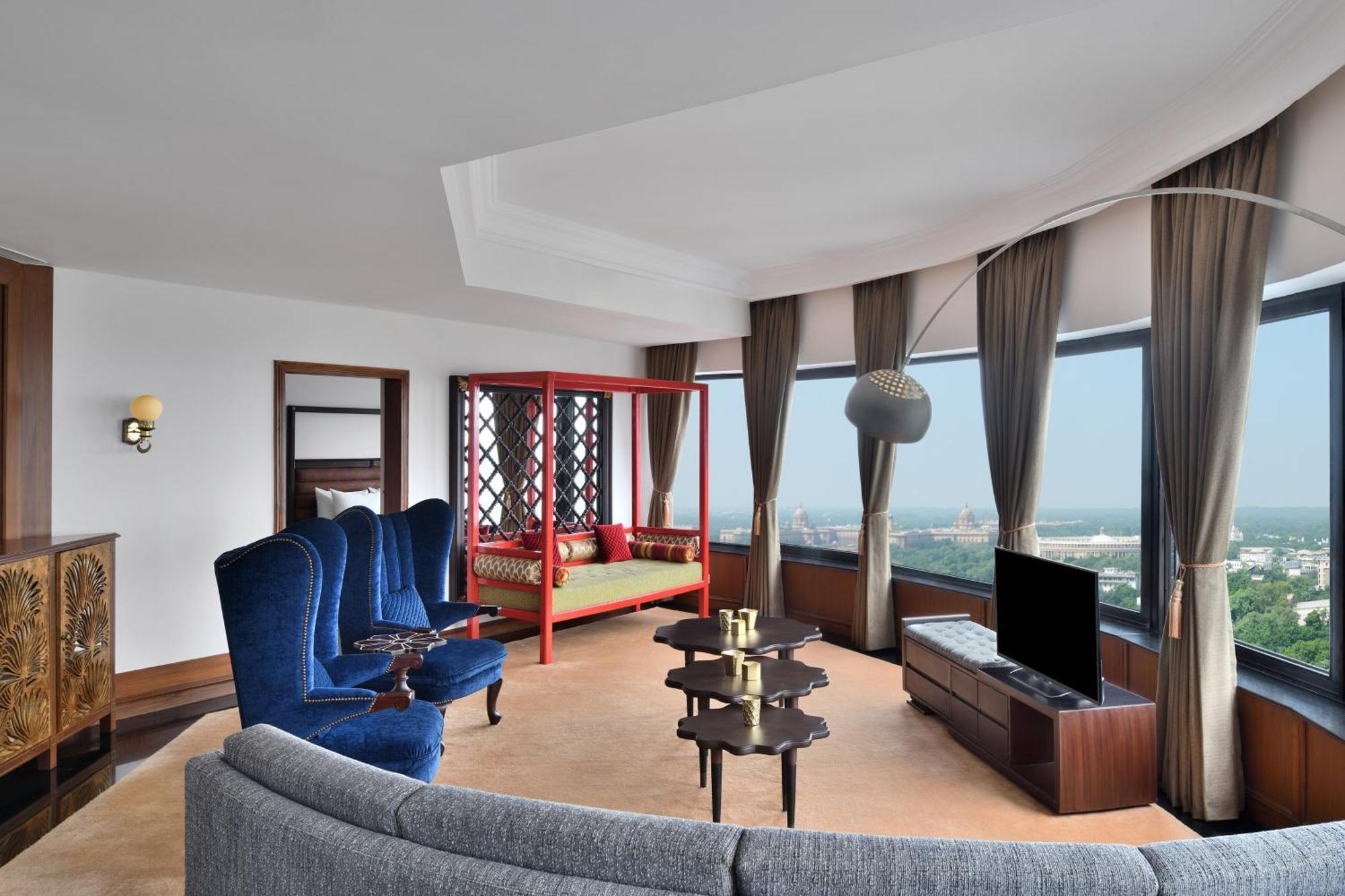 Luxury Suite 2 way Airport Transfer Access to club lounge including Hi-Tea from 3-5 pm Happy Hours from 6-8 pm