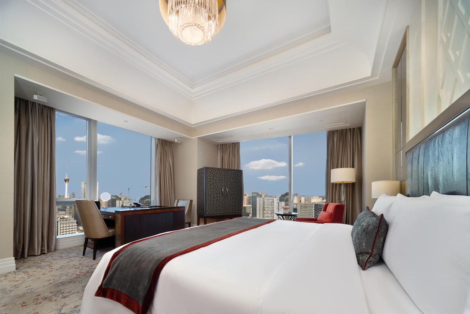 King Guest Room One King Bed Tower View