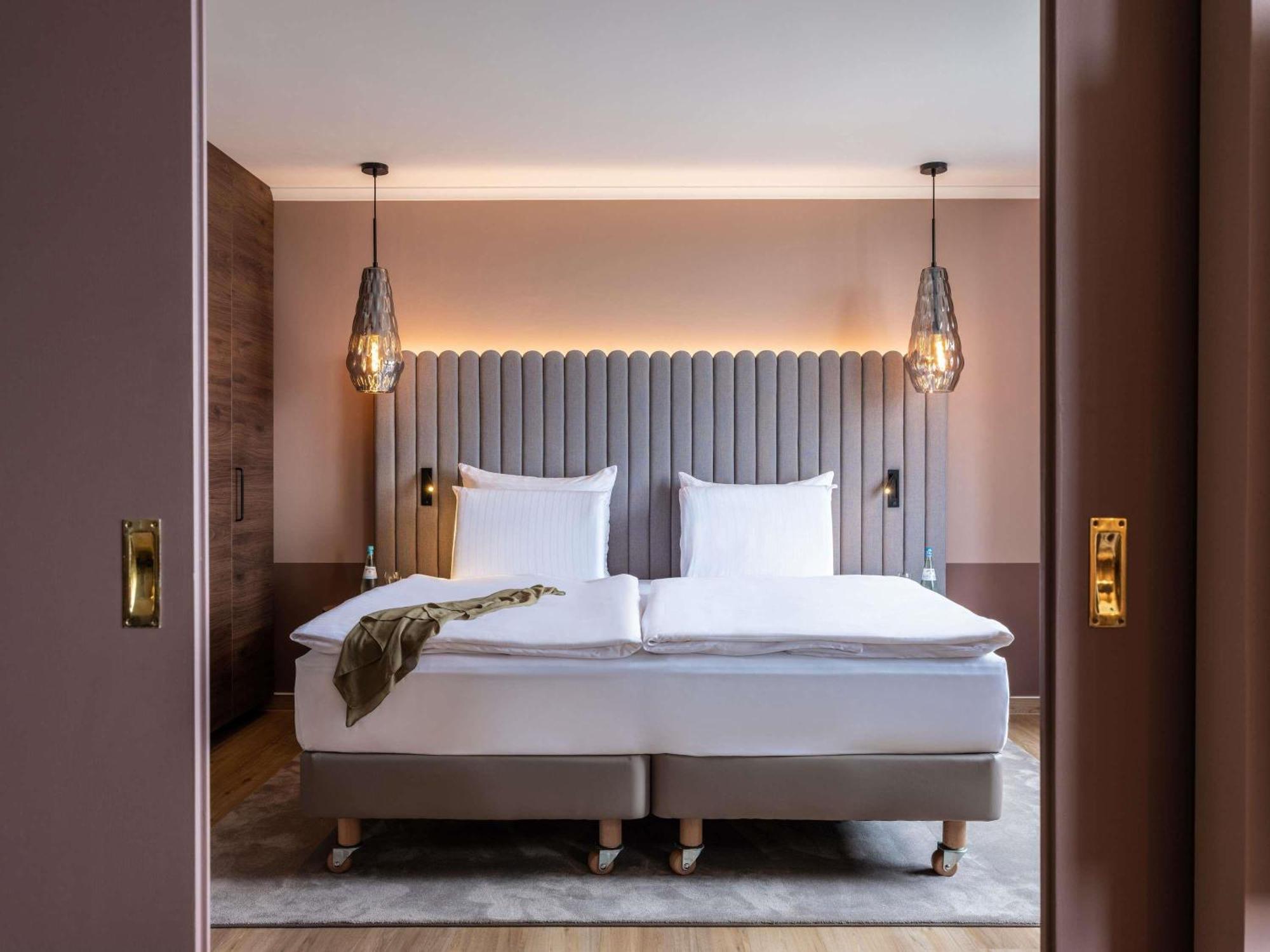 Deluxe Suite,1716970917:JPEG