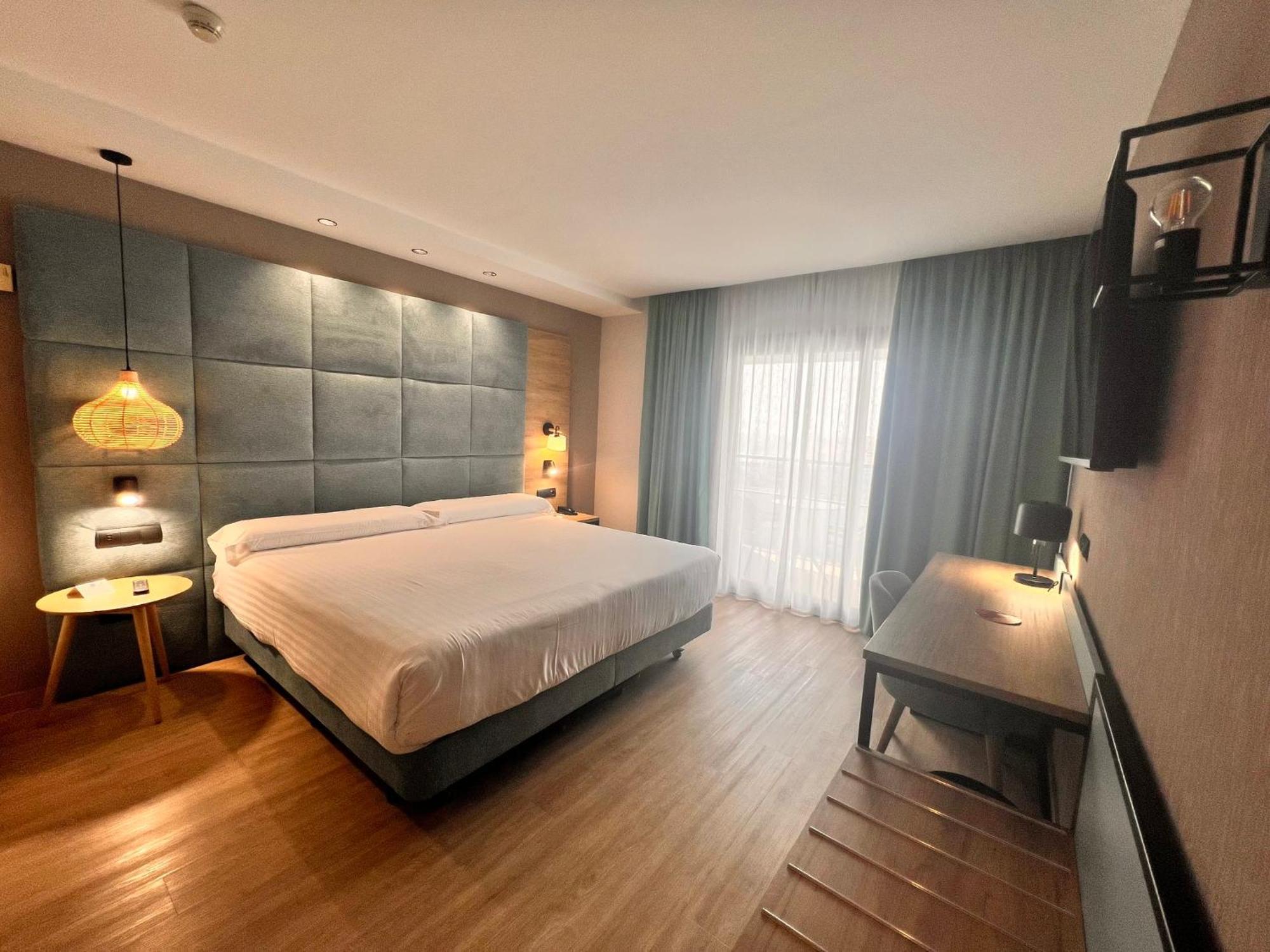 Superior Double or Twin Room,1716986154:JPEG