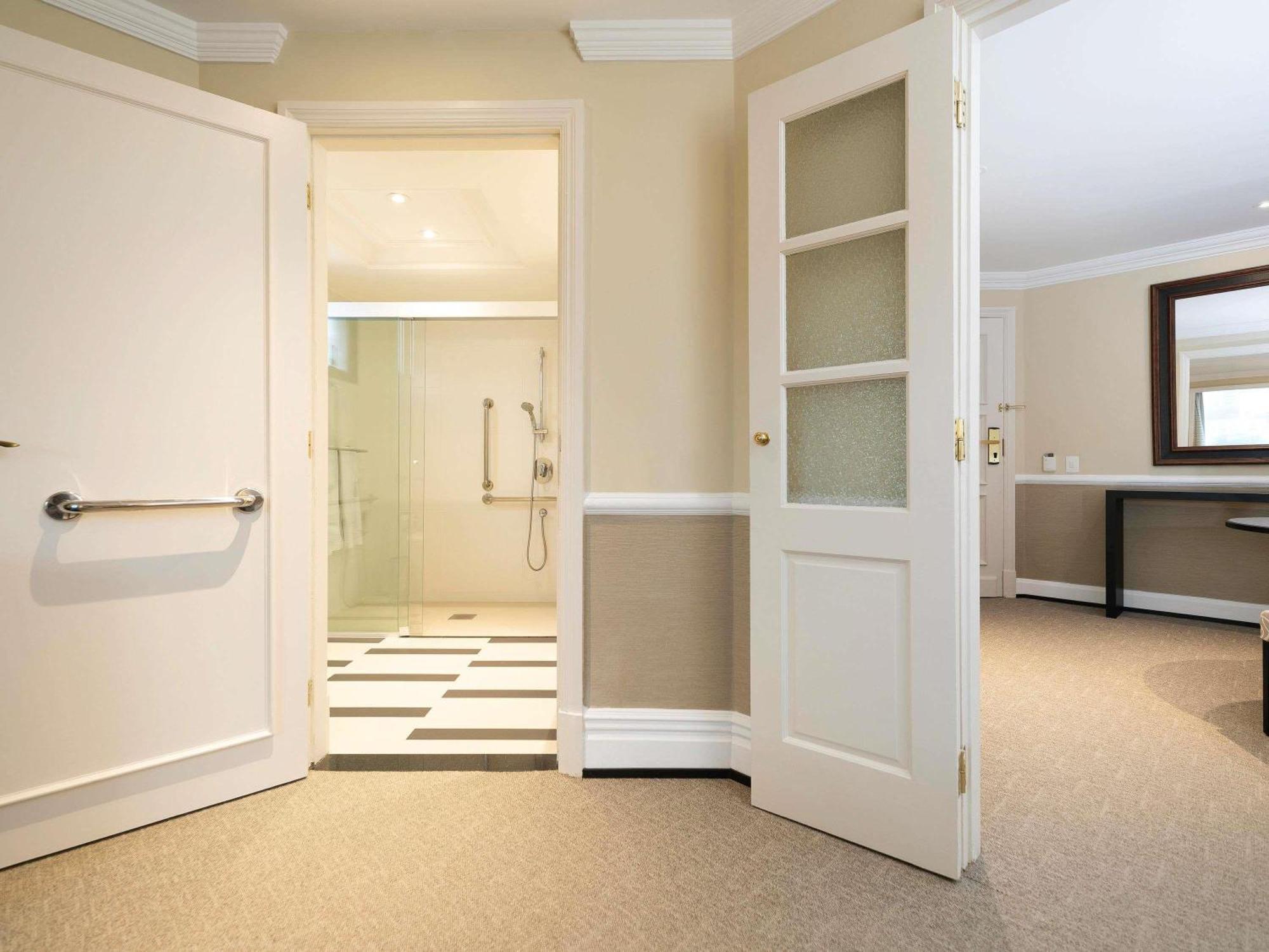 Superior King Room Mobility Access