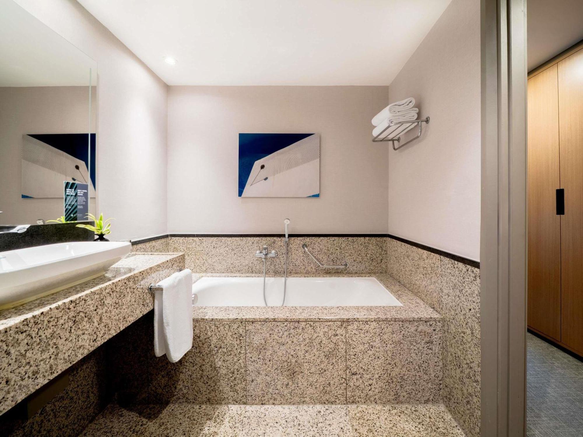 Premium Executive Twin Room Executive Lounge Access