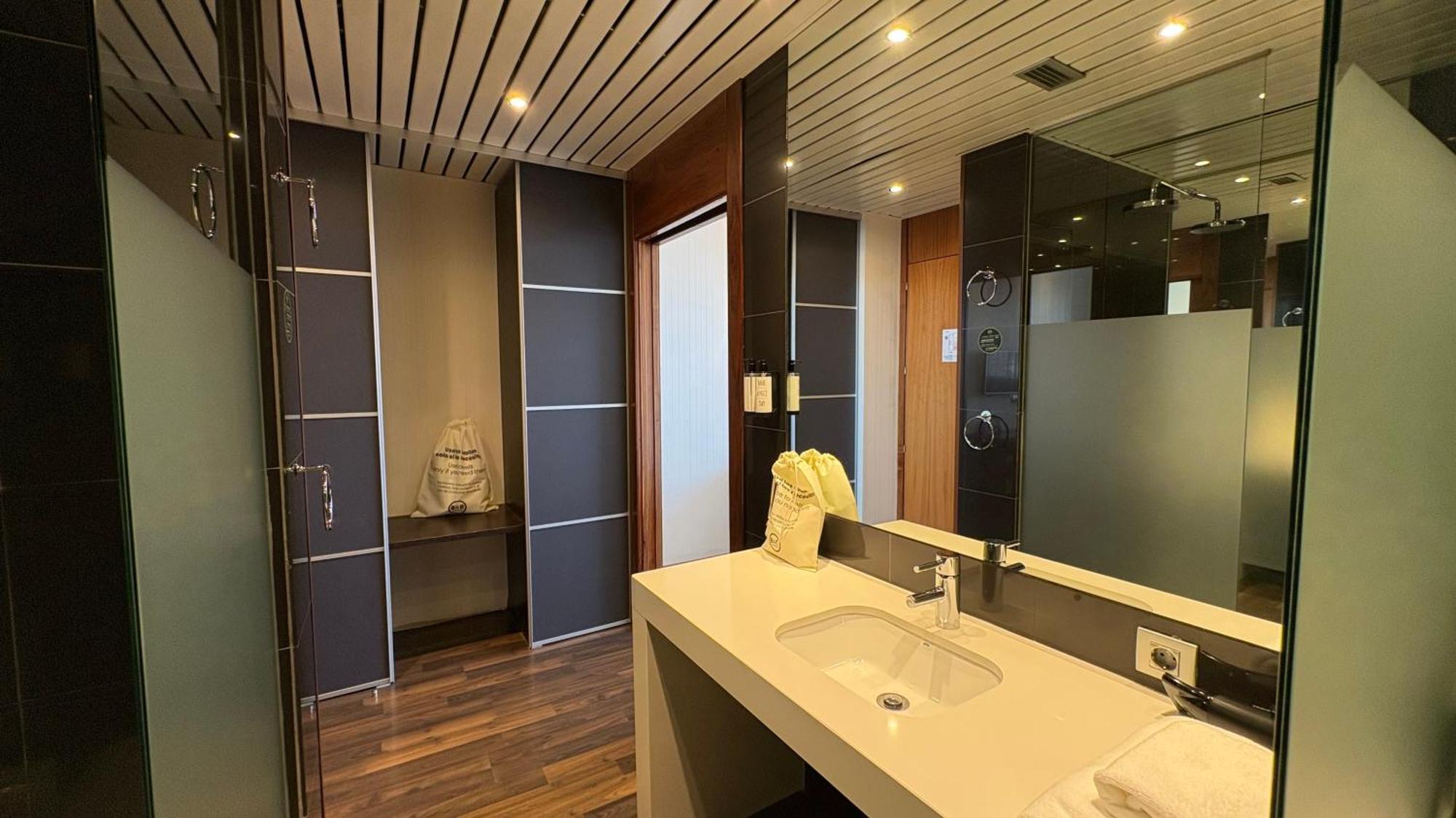 Twin Room,1722889564:JPEG
