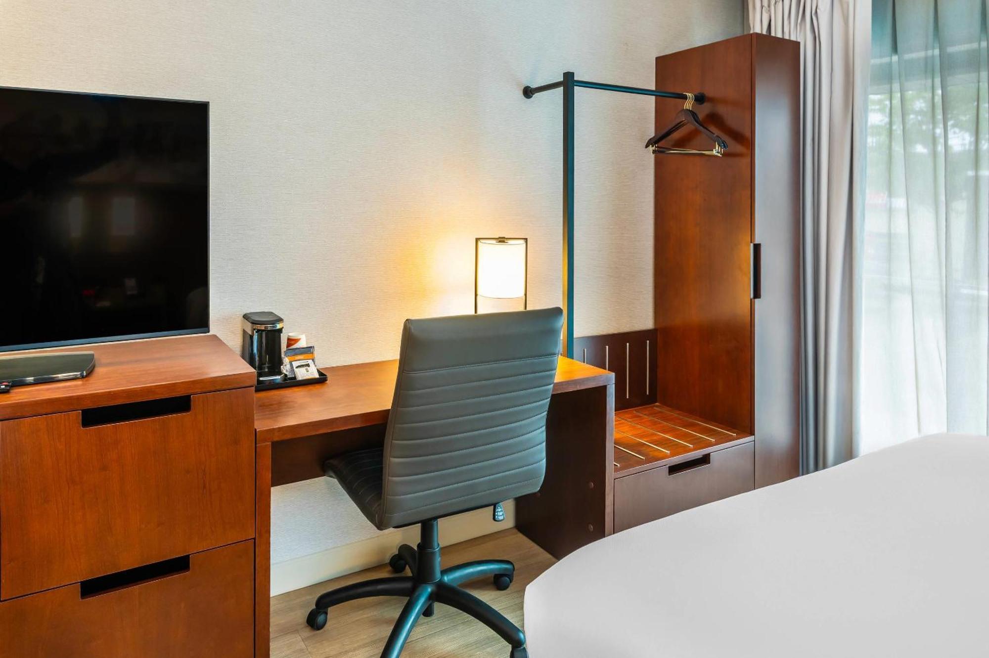 Queen Room Two Queen Beds First Floor or Non-Smoking