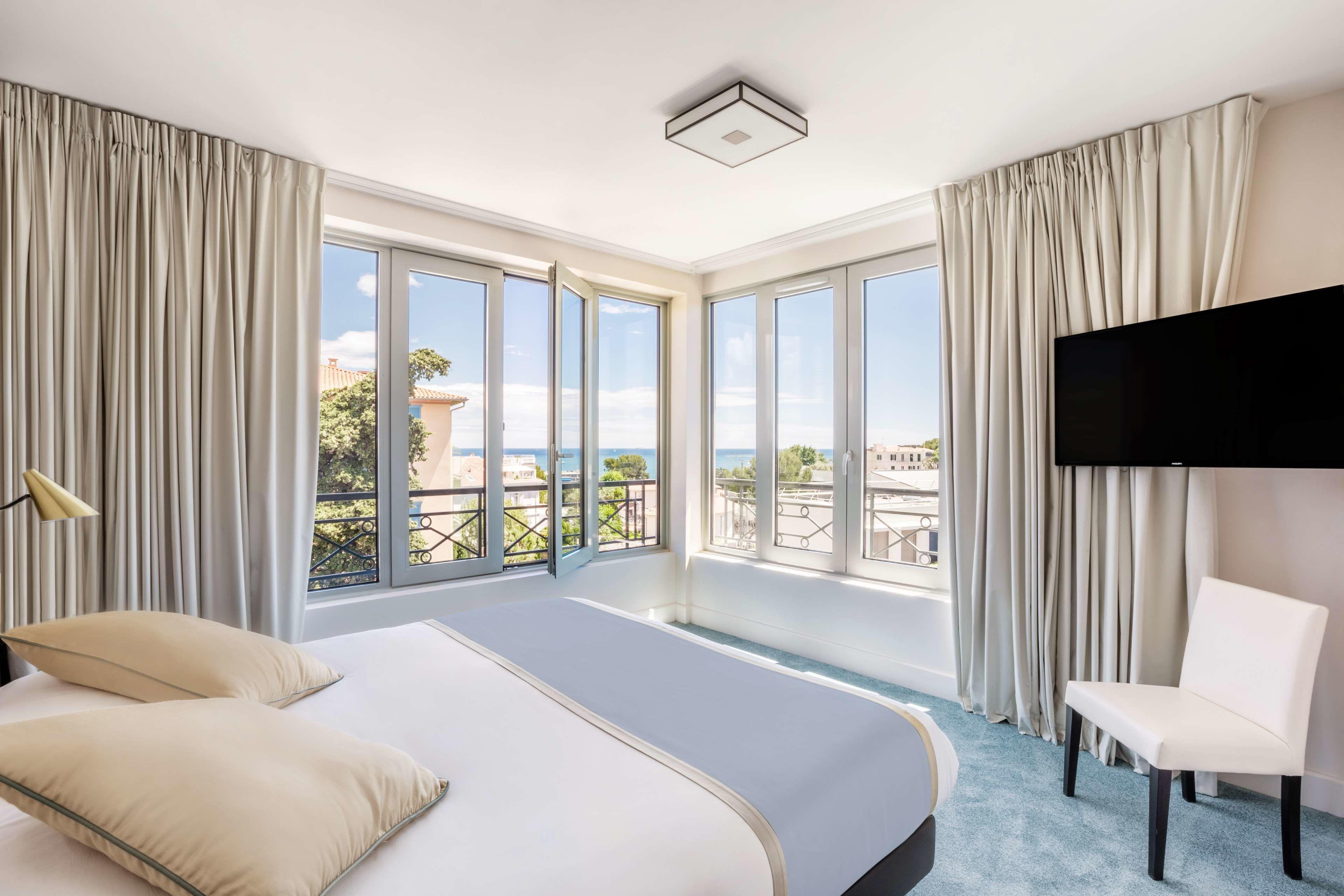 One-Bedroom King Suite Sofa Bed Terrace Non-Smoking