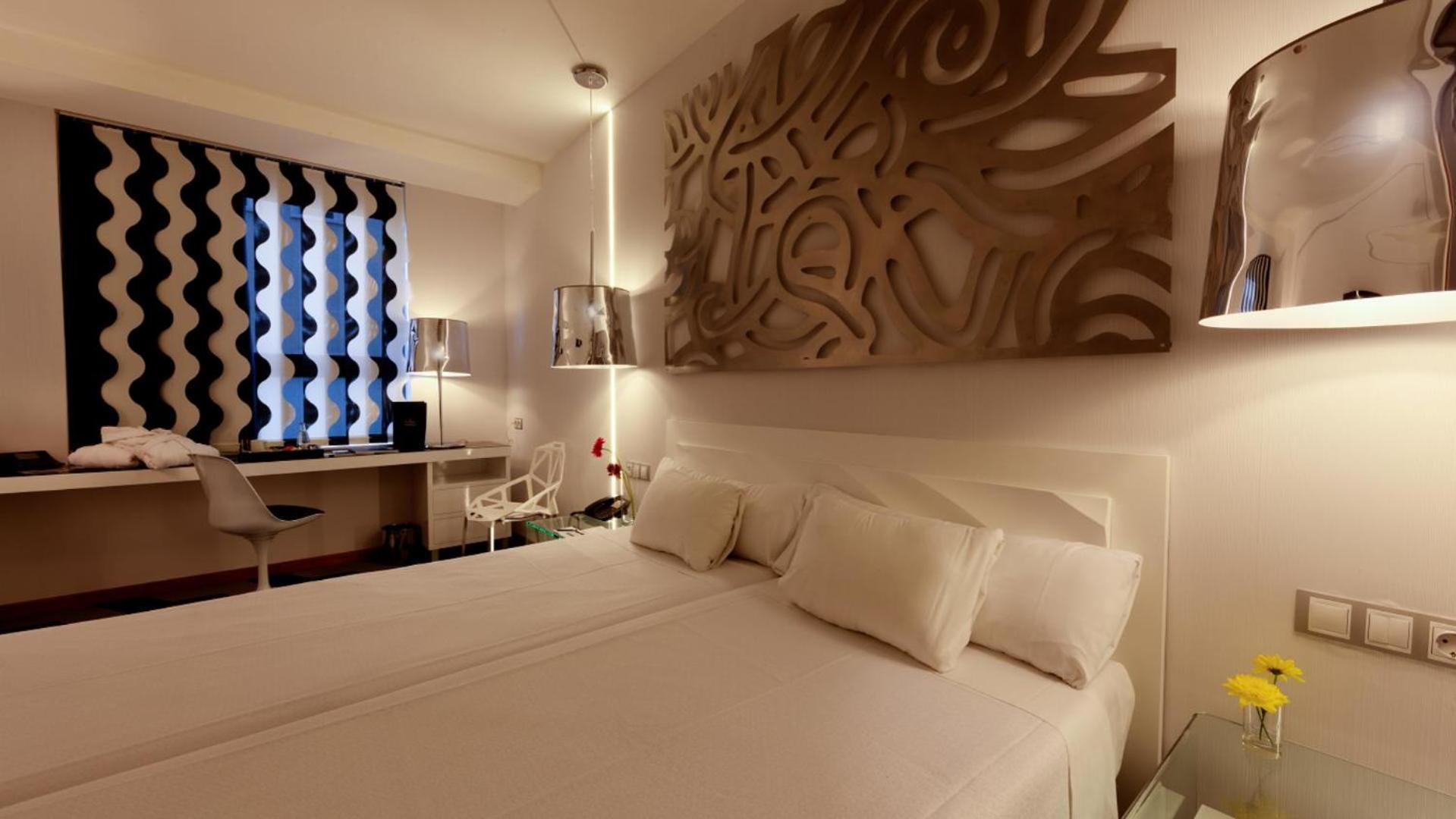 Quarto com Cama de Casal ou 2 de Solteiro e Cama Extra