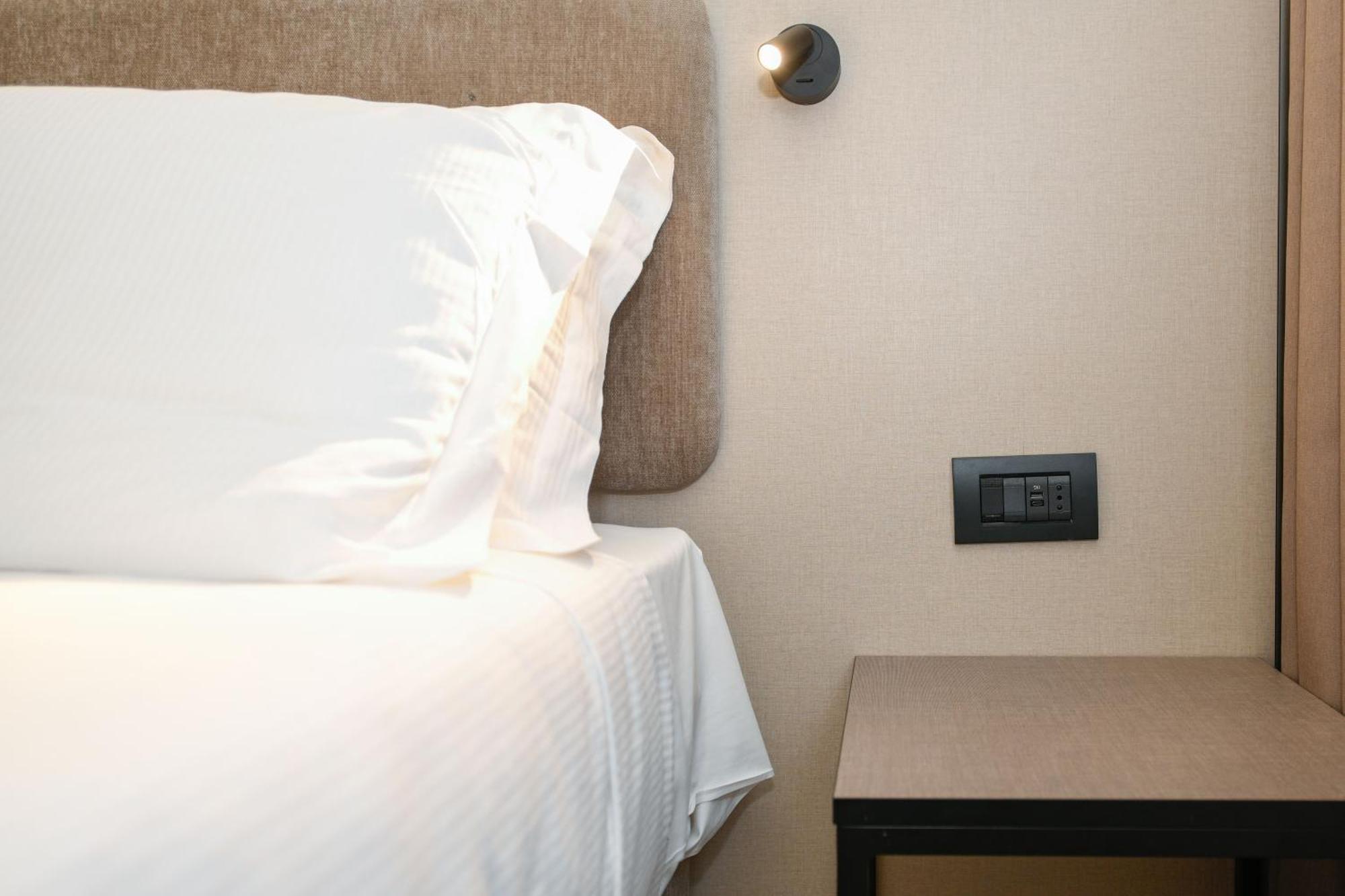 Executive Queen Room,1756411336:JPEG