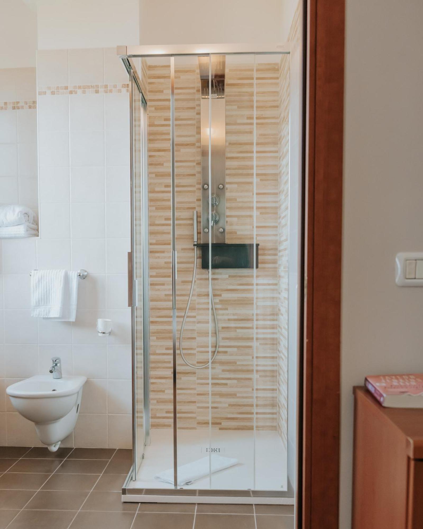 Deluxe Double or Twin Room Lake View