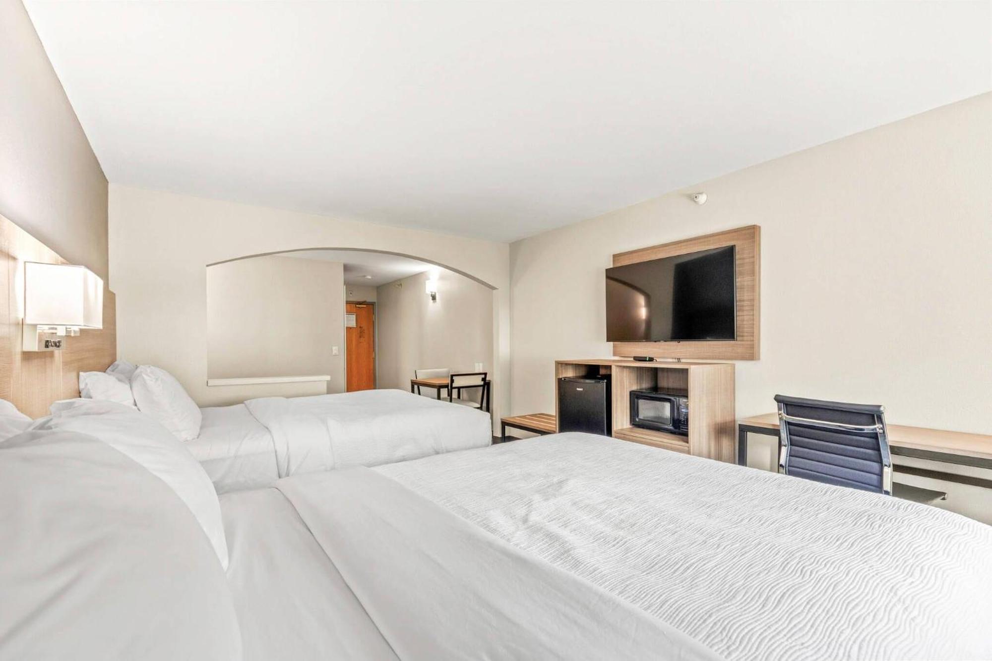 Deluxe Queen Room Two Queen Beds Non-Smoking