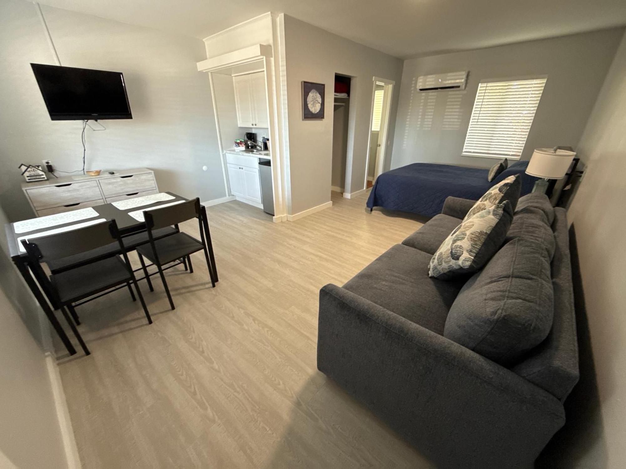 Queen Room with Sofa Bed,1739414966:JPEG