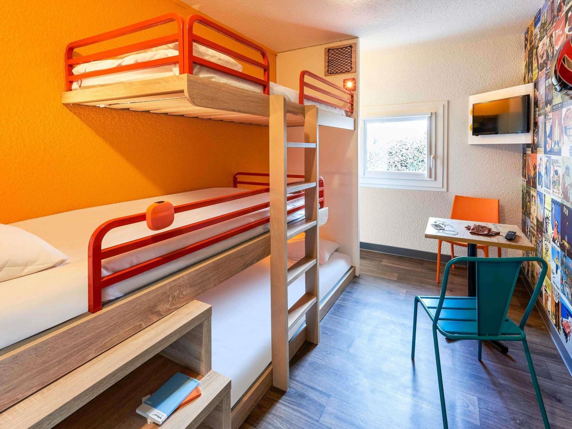 Room up to Three Travelers