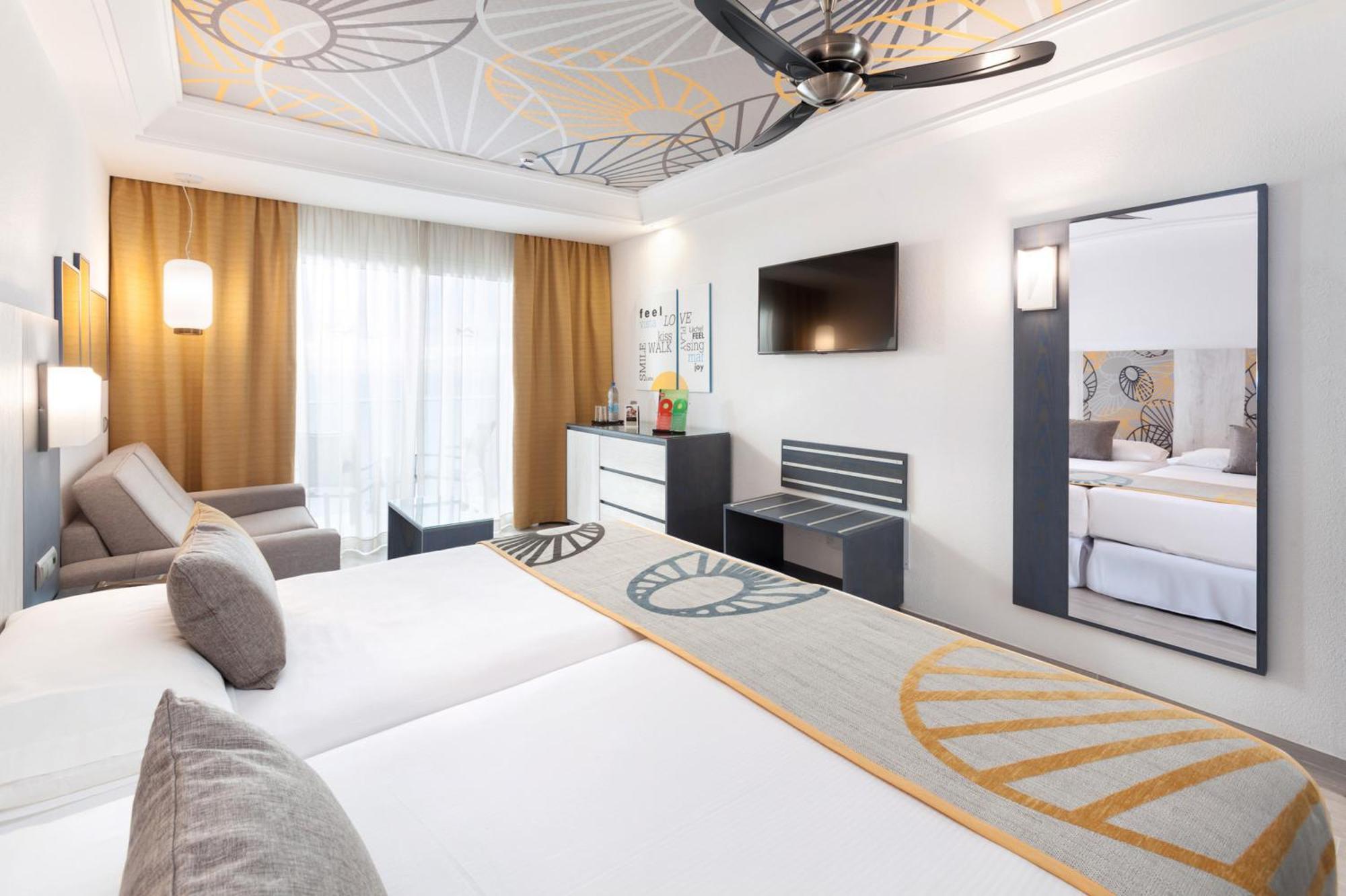 Camera Matrimoniale con Vista sul Mare e Divano Letto
