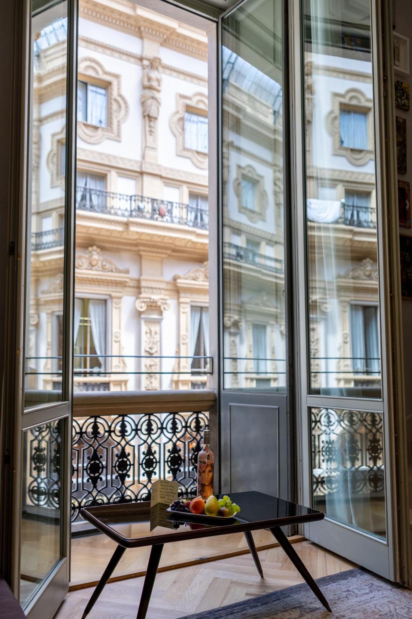 Palace Room Gallery View