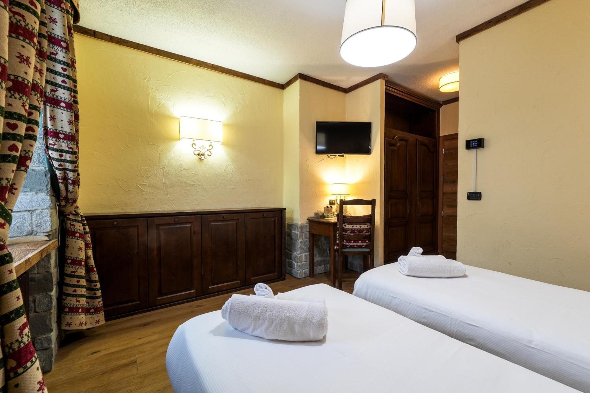 Camera Matrimoniale con Letto Supplementare