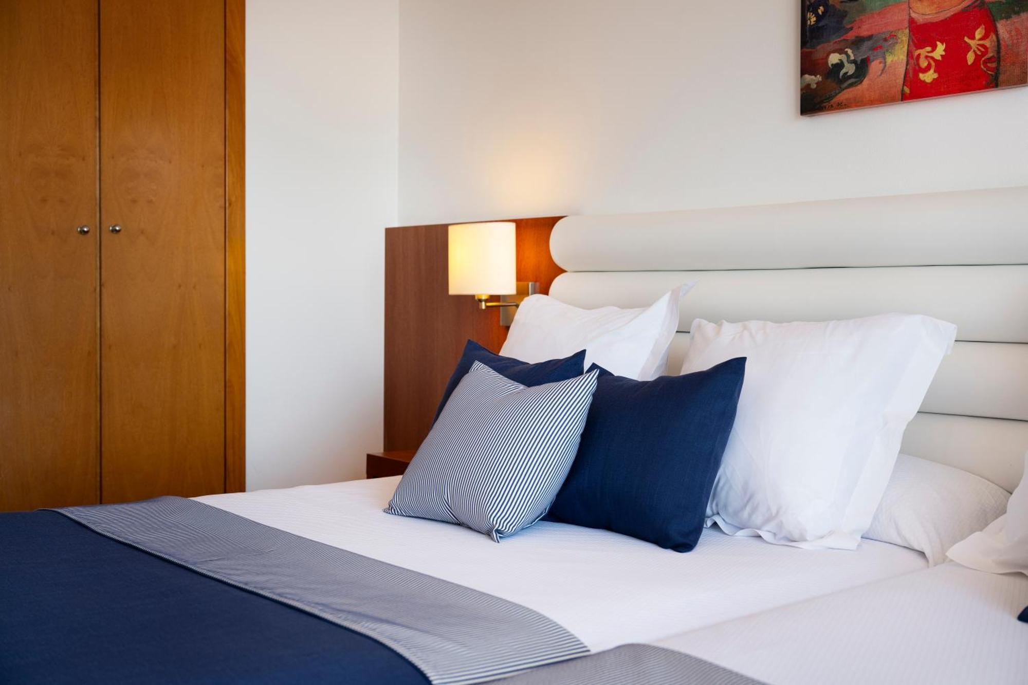 Quarto Duplo Superior com Vista Piscina e Vista Mar (3 Adultos)