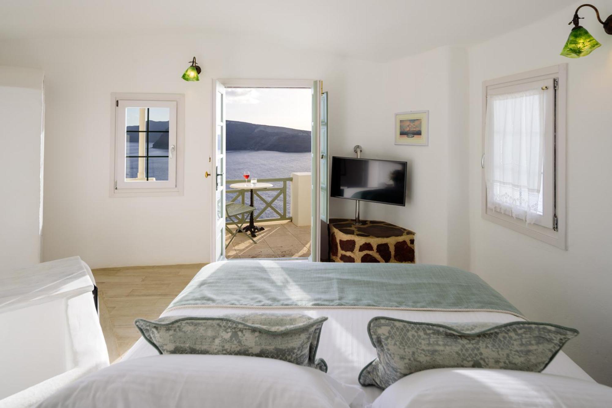 Superior Suite Private Whirlpool & Caldera View