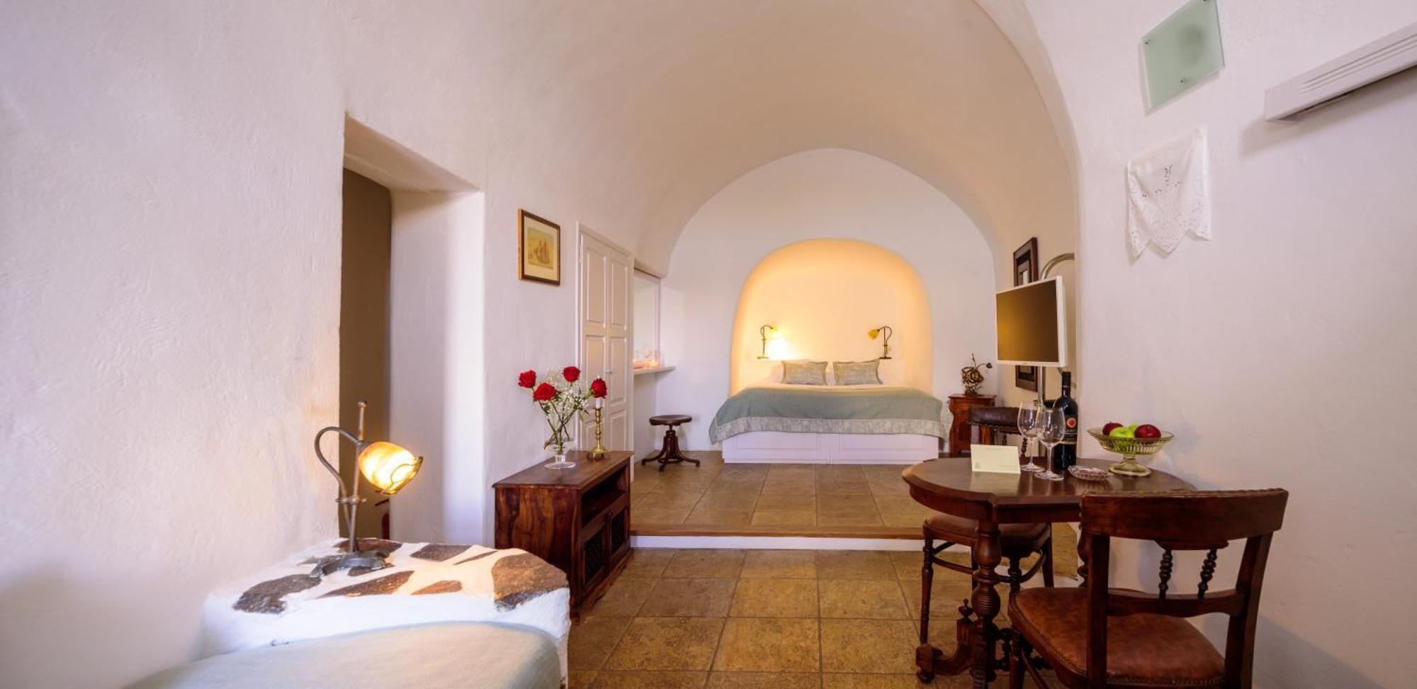Superior Suite Private Whirlpool & Caldera View