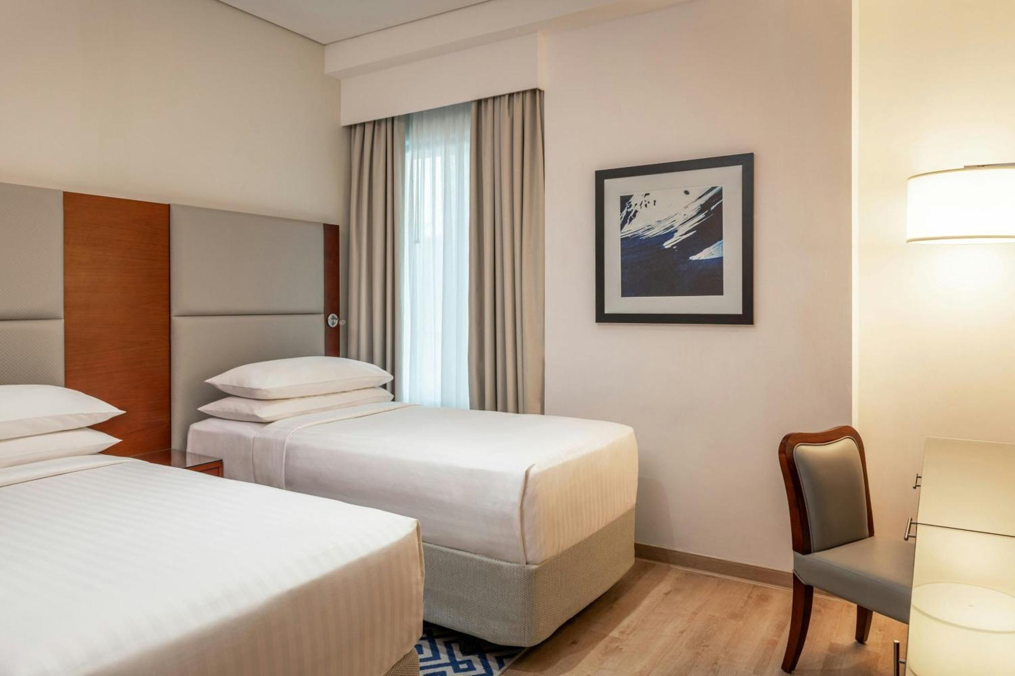 Suite met 3 Slaapkamers en Gedeeltelijk Uitzicht op Zee