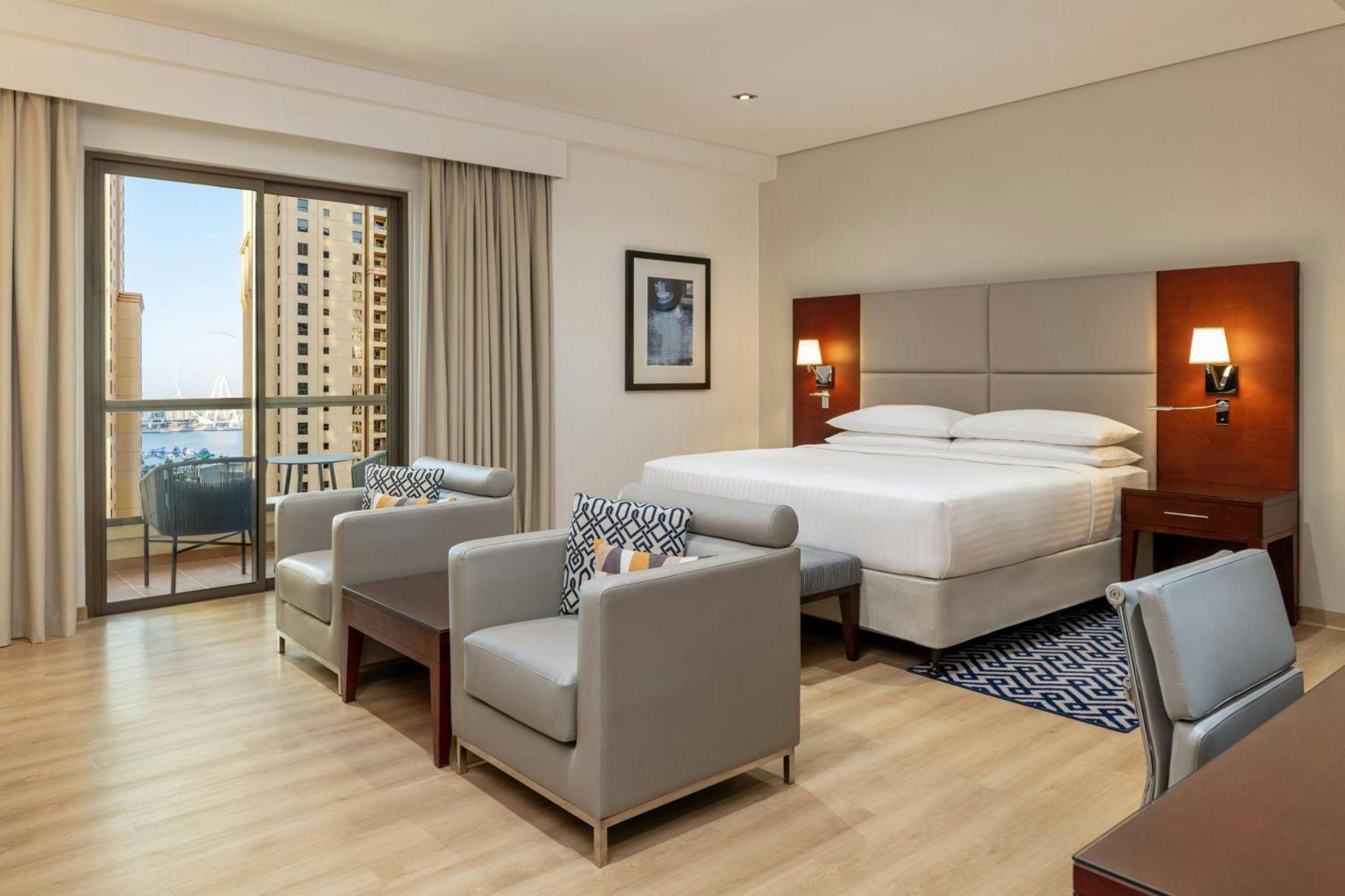 Deluxe King Room Partial Sea View