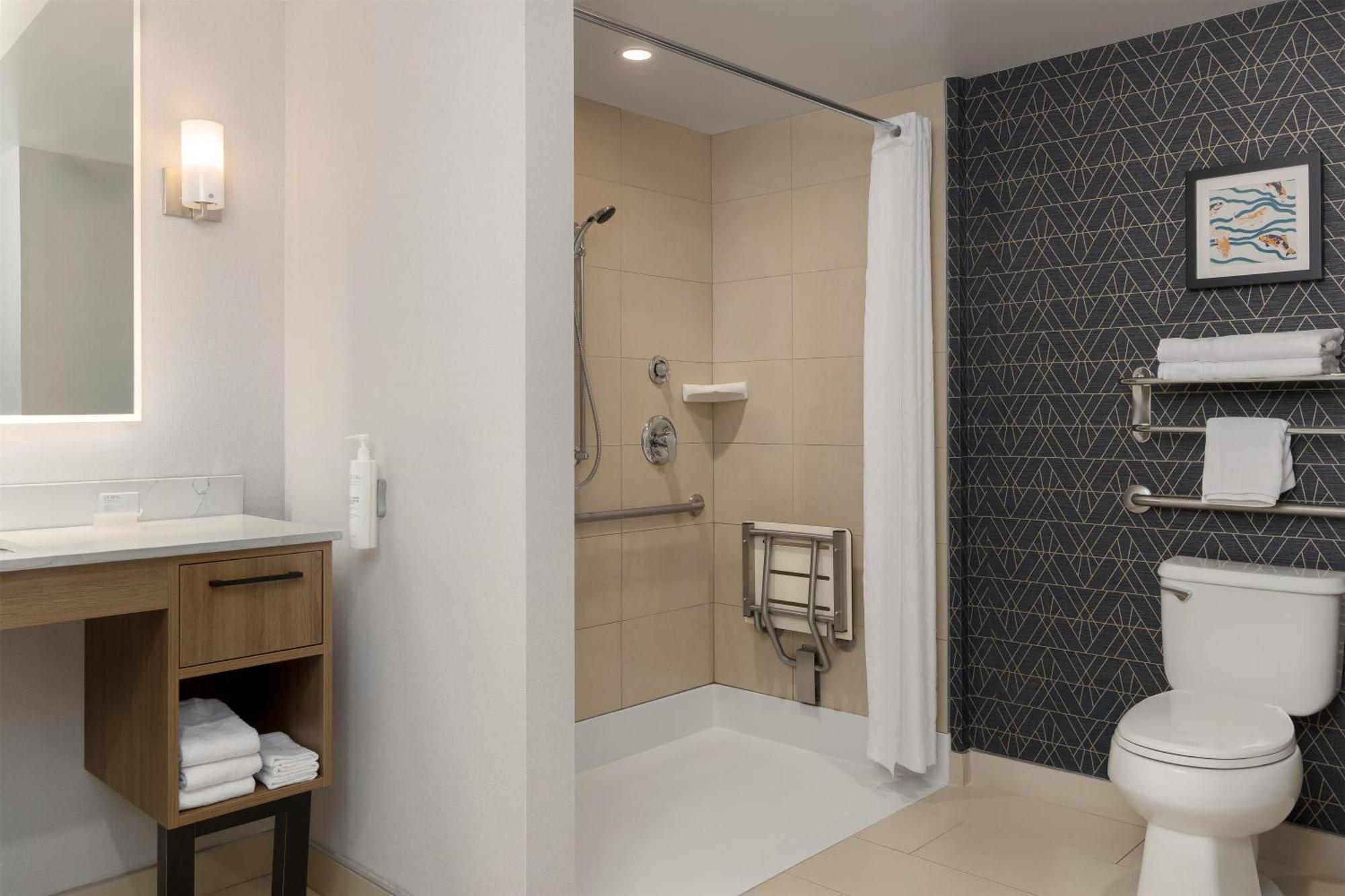 King Studio Suite Hearing Access or Non-Smoking