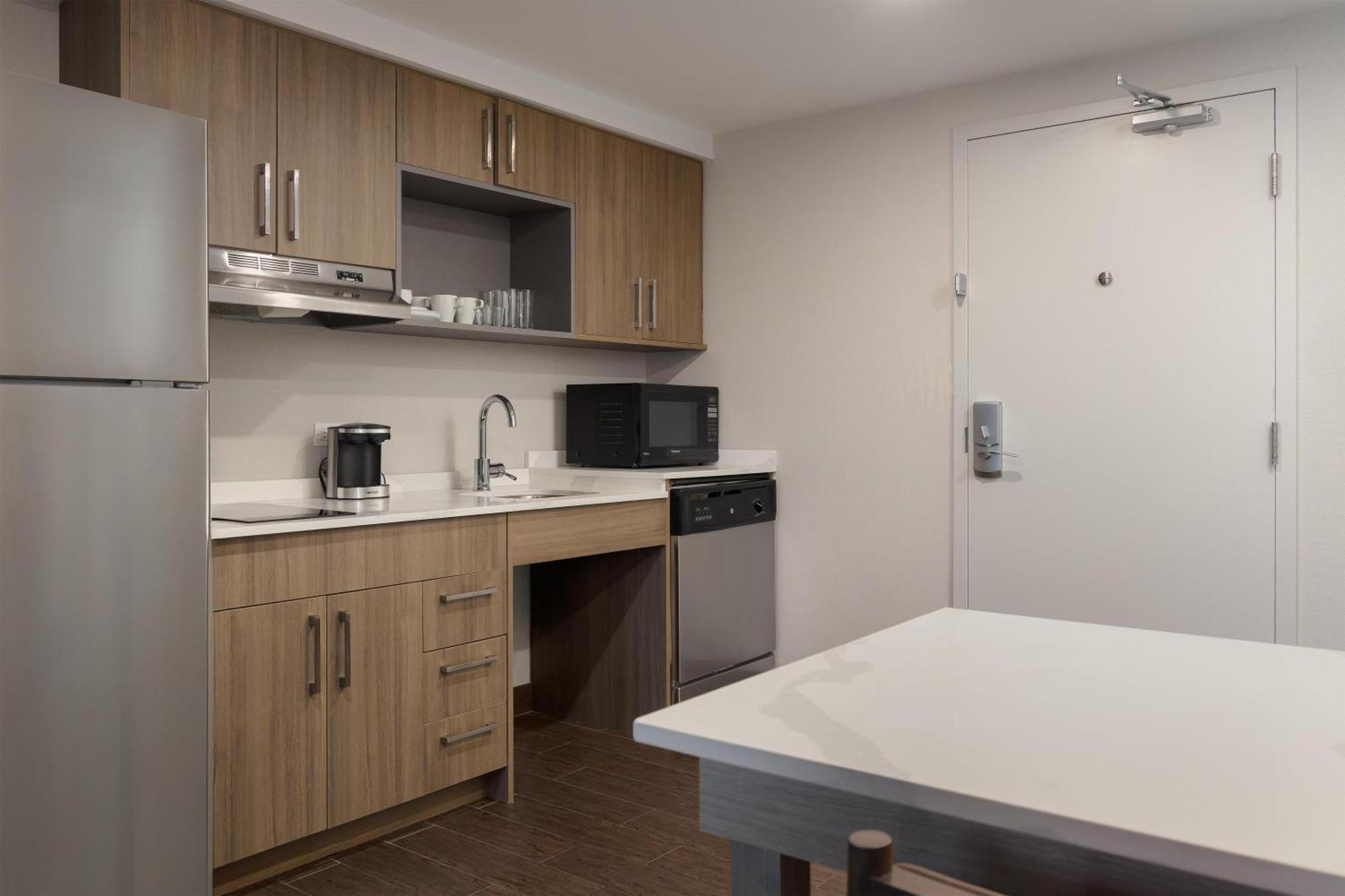 King Studio Suite Hearing Access or Non-Smoking