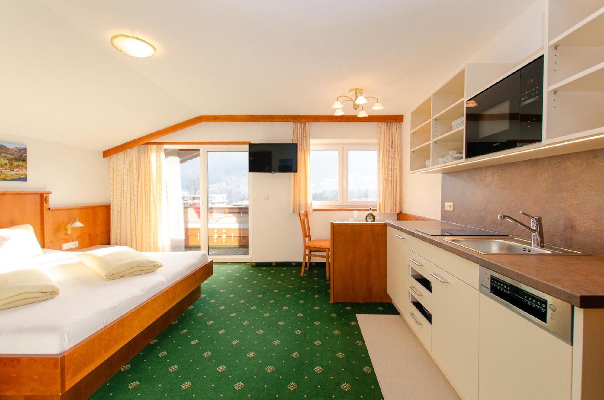 Studio Apartment One Double Bed