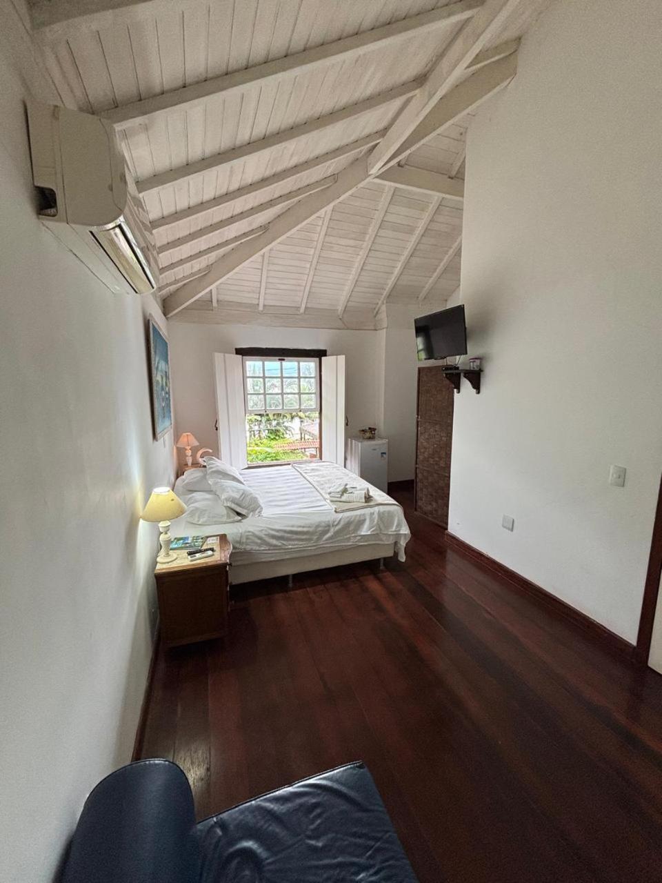 Deluxe Double Room Bath