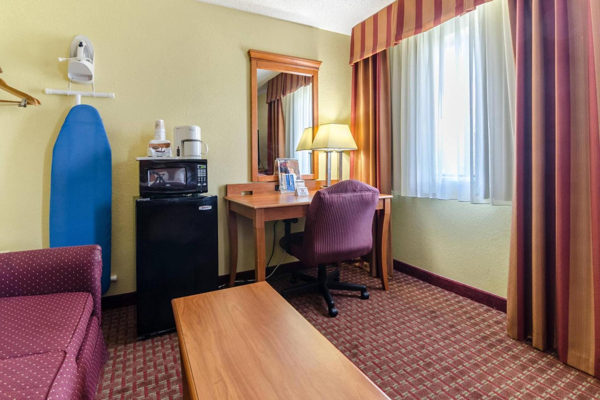 Queen Suite Two Queen Beds