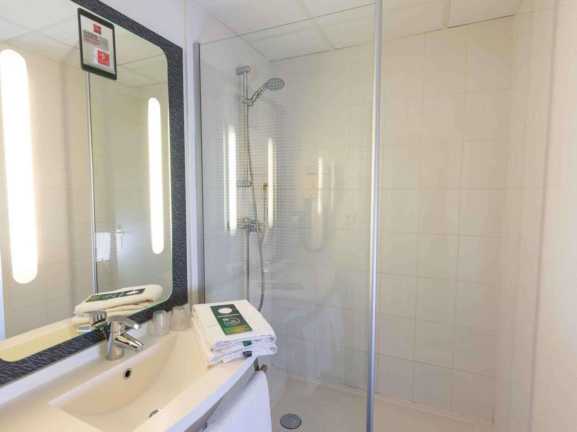 Standard Room with One Double Bed and One Single Bed