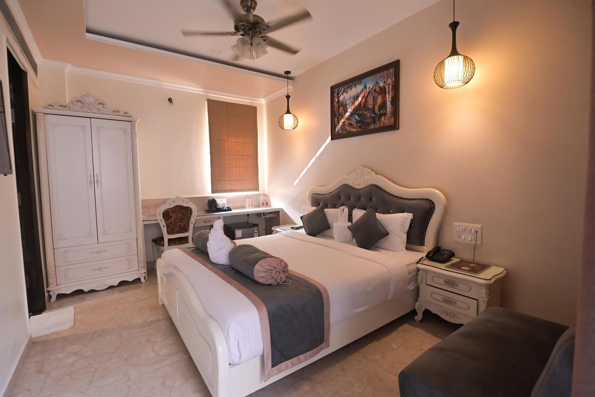 Premium Deluxe Room,1746952246:JPEG