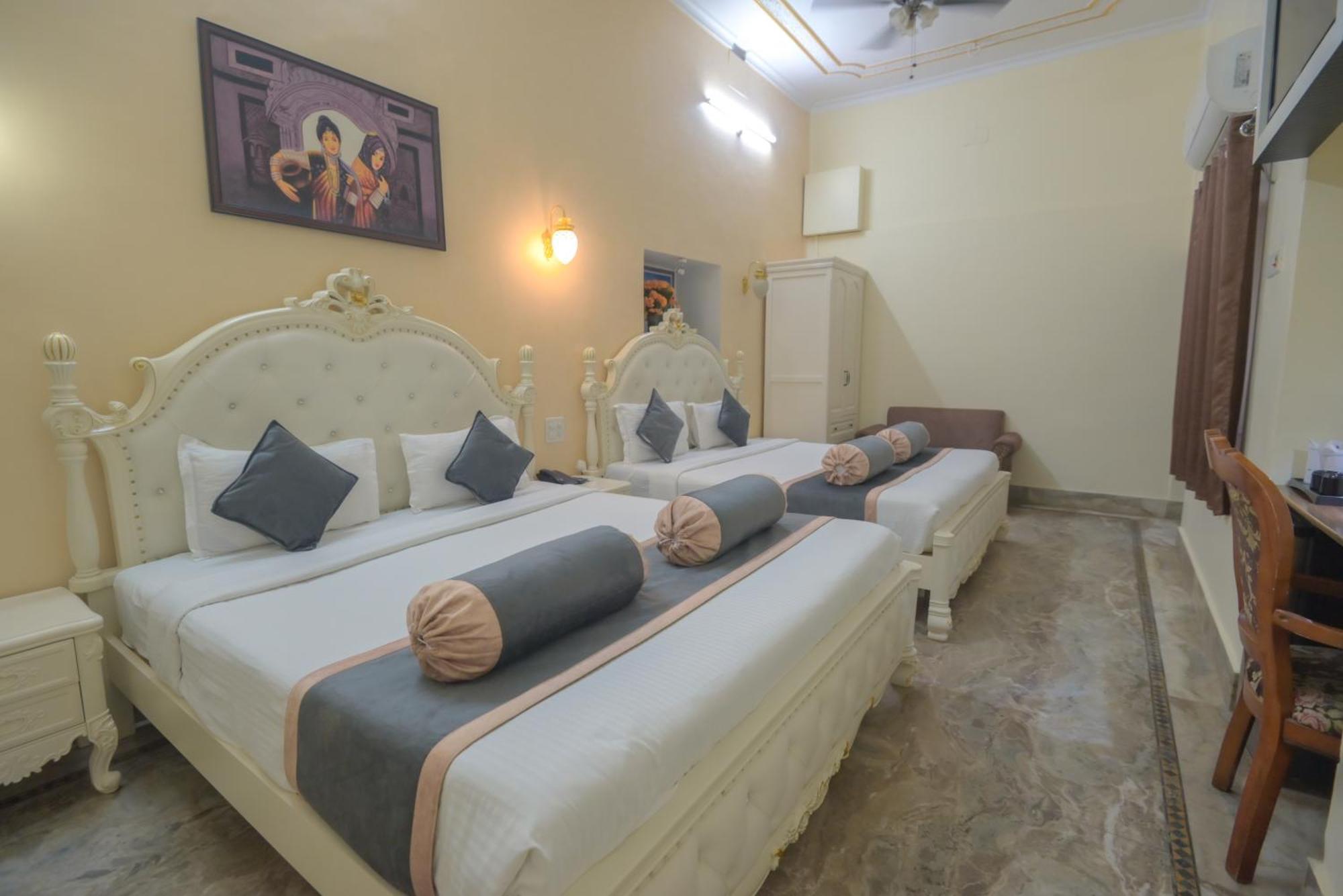 Family Room,1746952268:JPEG