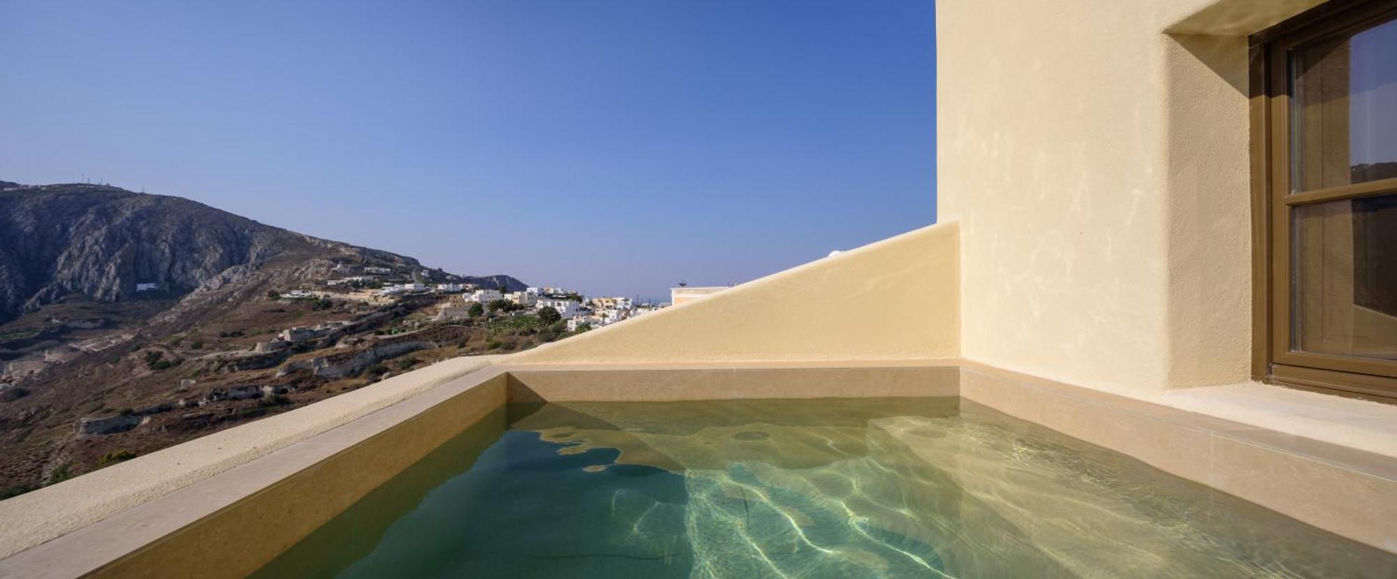 Superior Suite Heated Jacuzzi Sea View