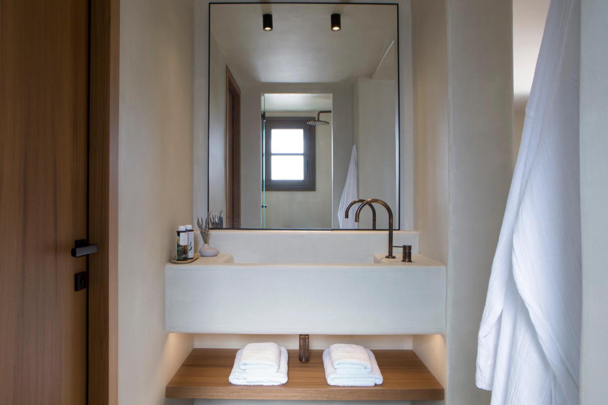 Comfort Suite Heated Plunge Pool Sea View