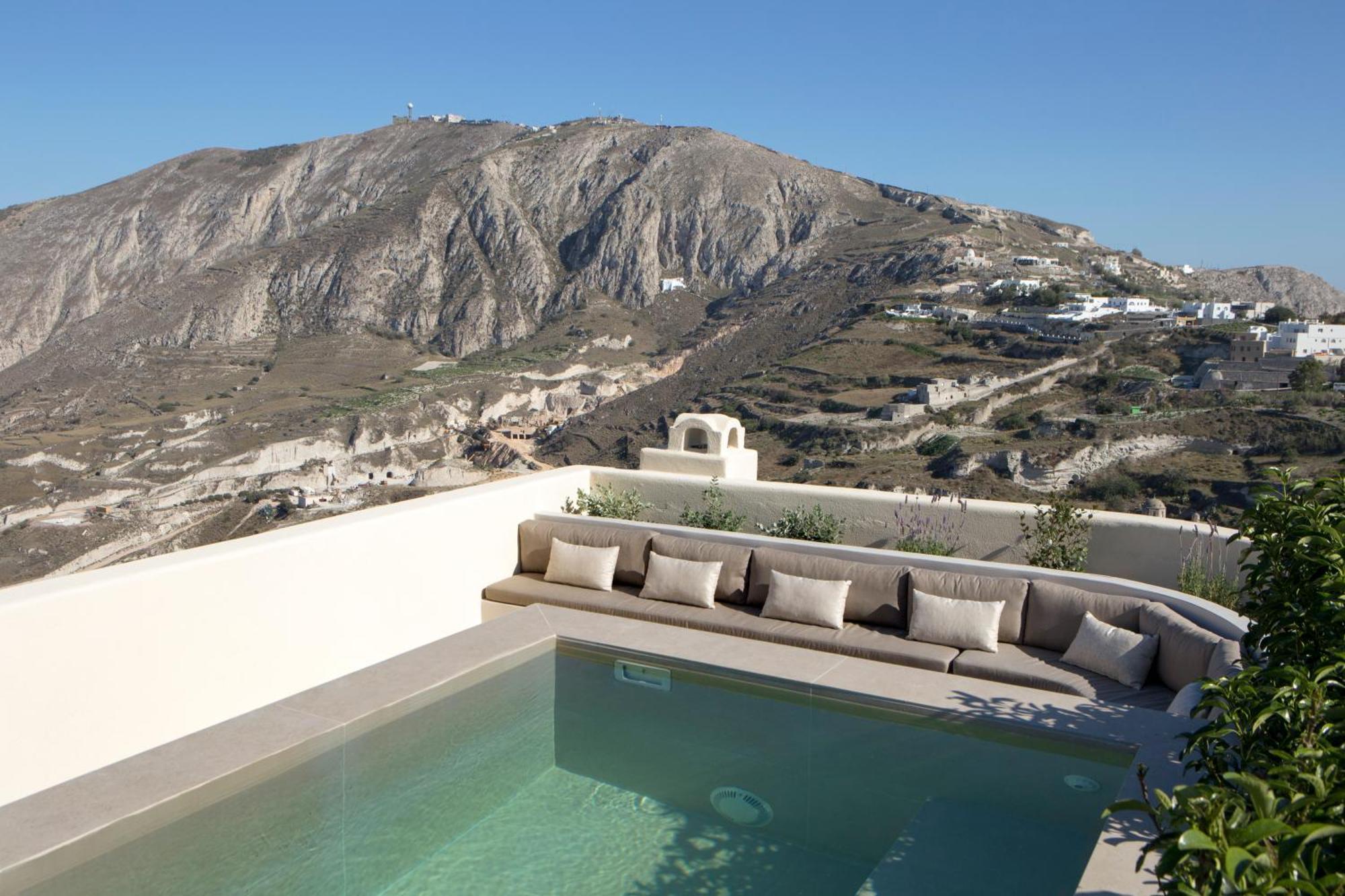 Comfort Suite Heated Plunge Pool Sea View