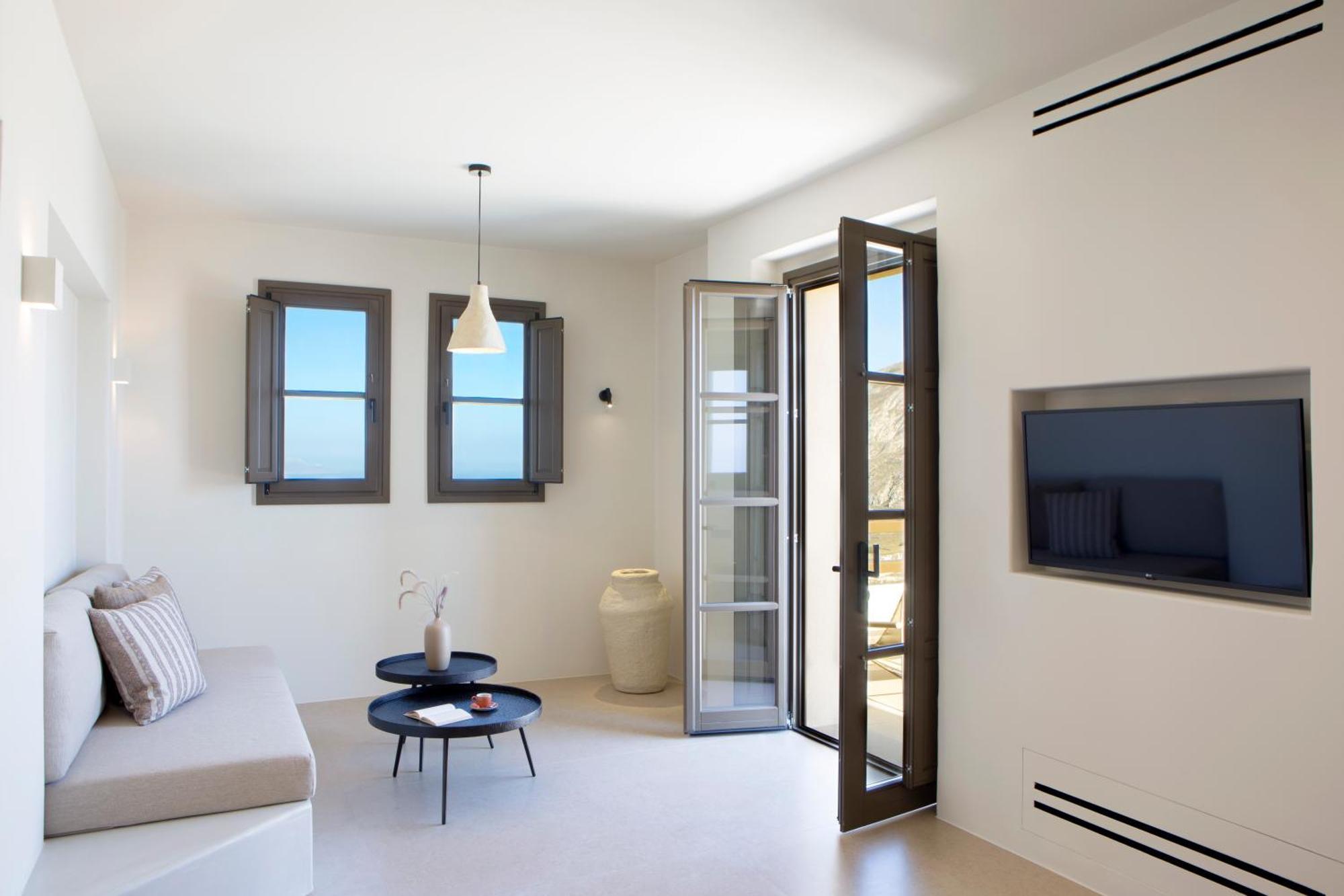 Comfort Suite Heated Plunge Pool Sea View