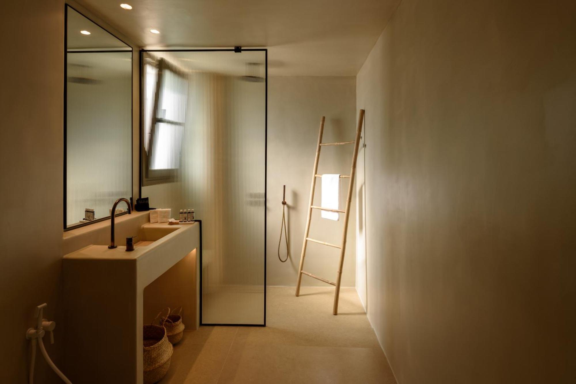 Superior Suite Heated Jacuzzi Sea View