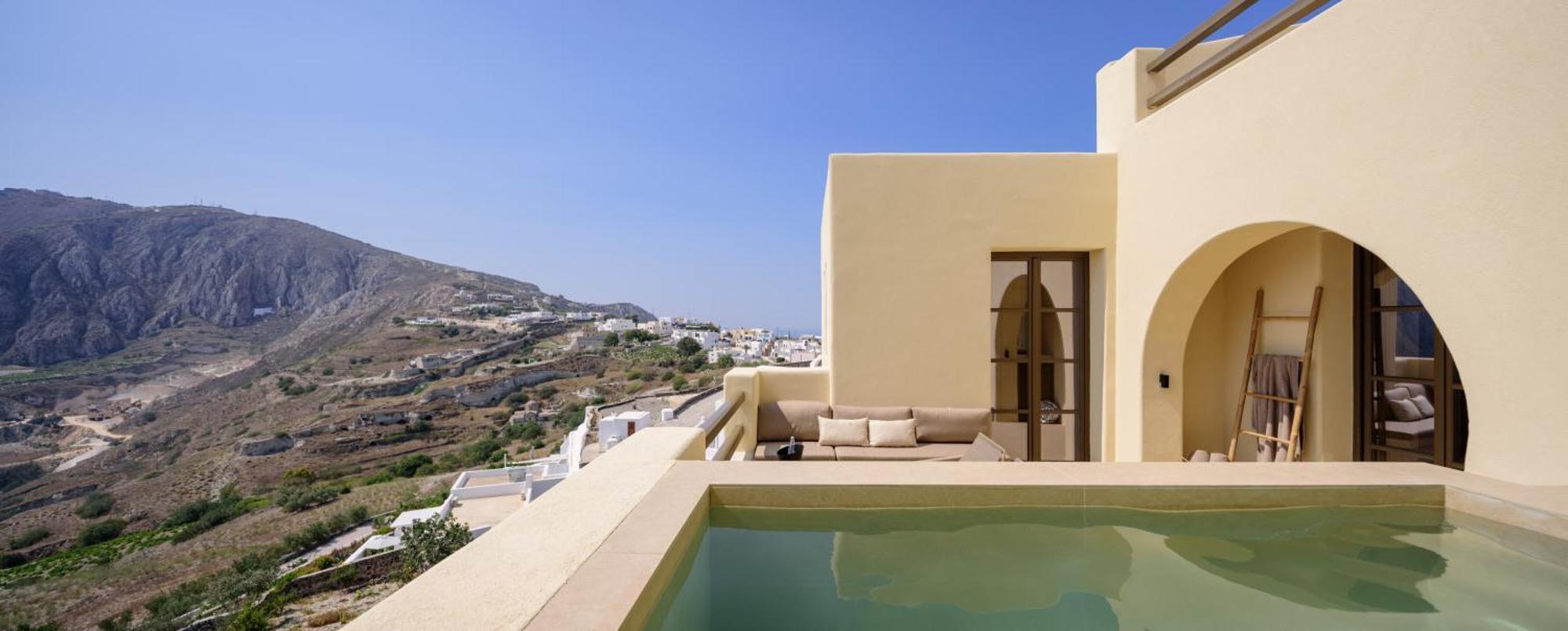 Executive 2 Bedroom Villa Heated Pool Sea View