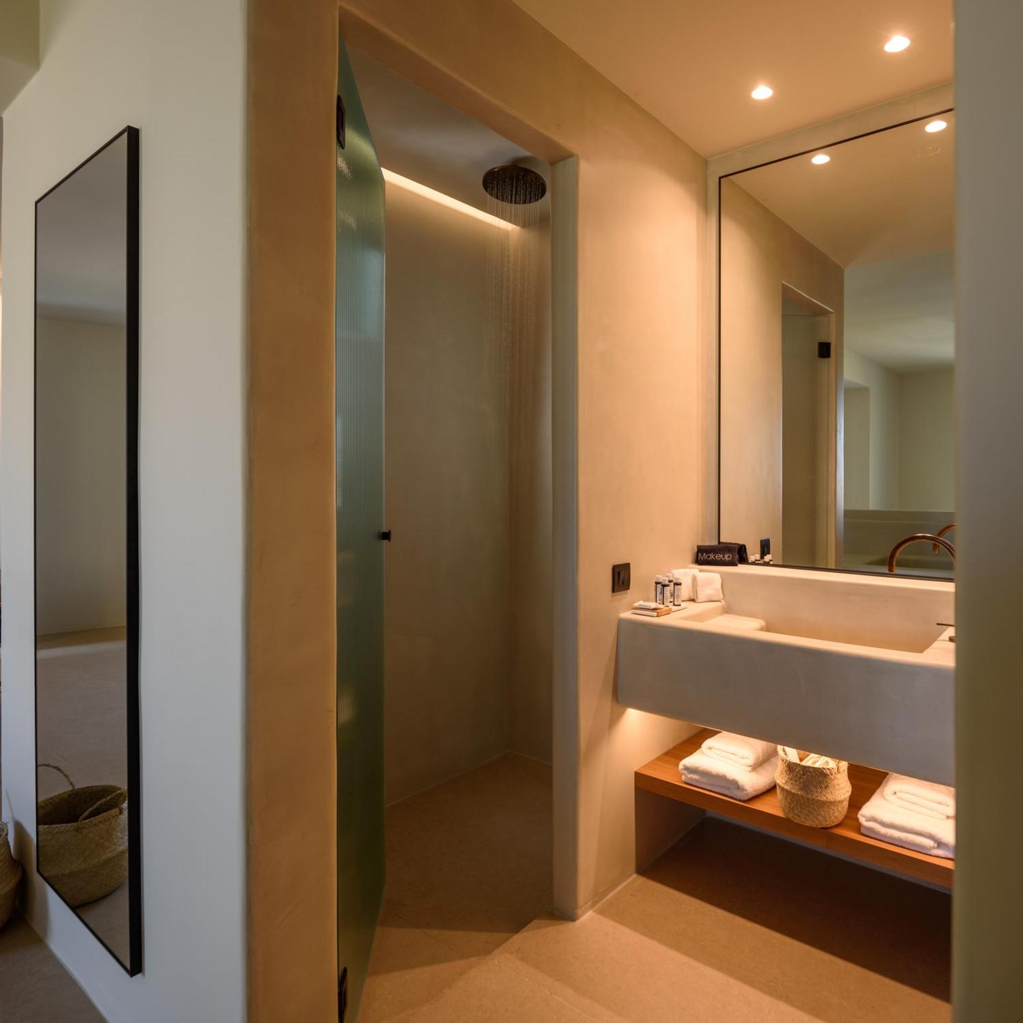 Executive 2 Bedroom Villa Heated Pool Sea View