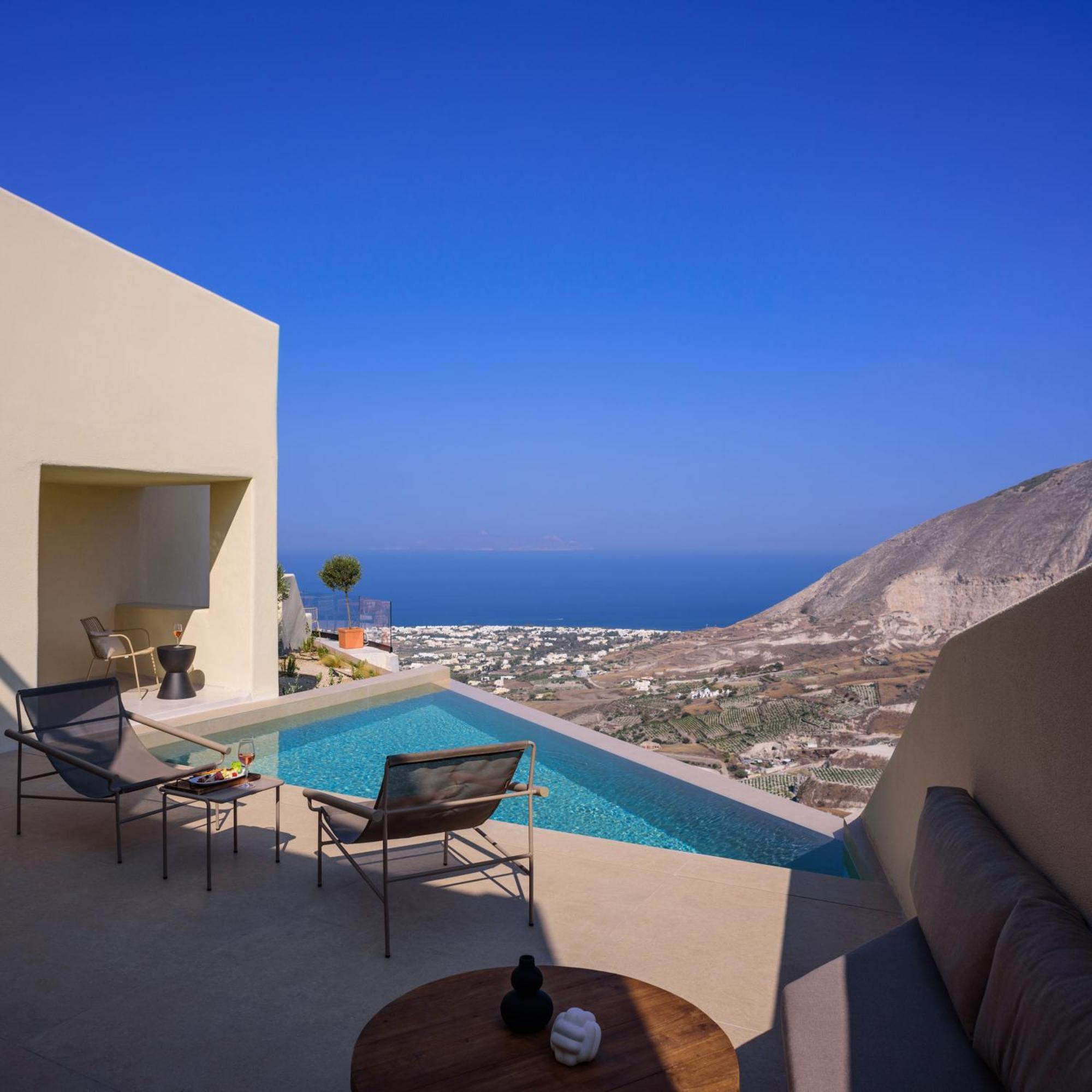 Senior Suite Heated Pool Sea View
