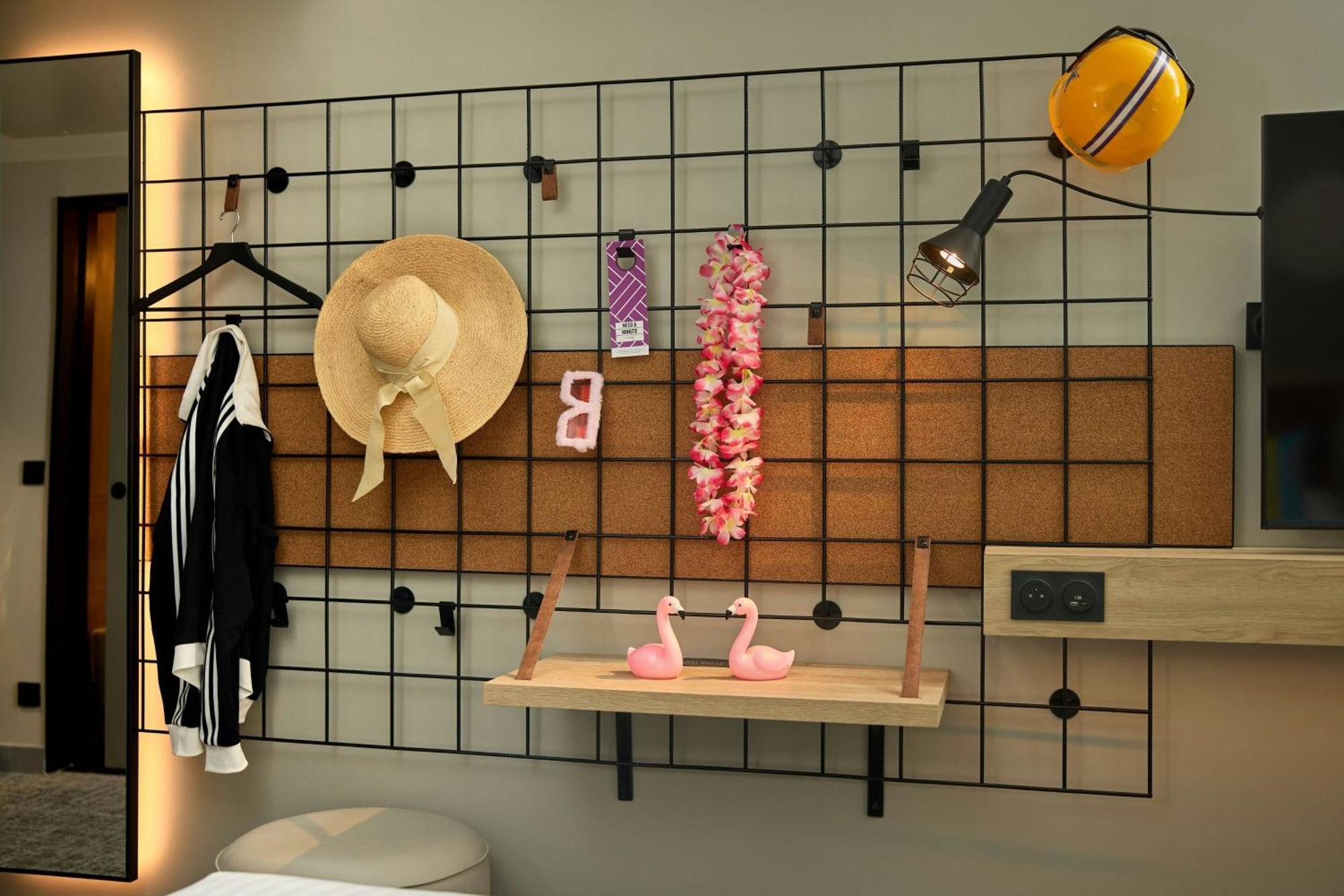 Moxy Queen Room