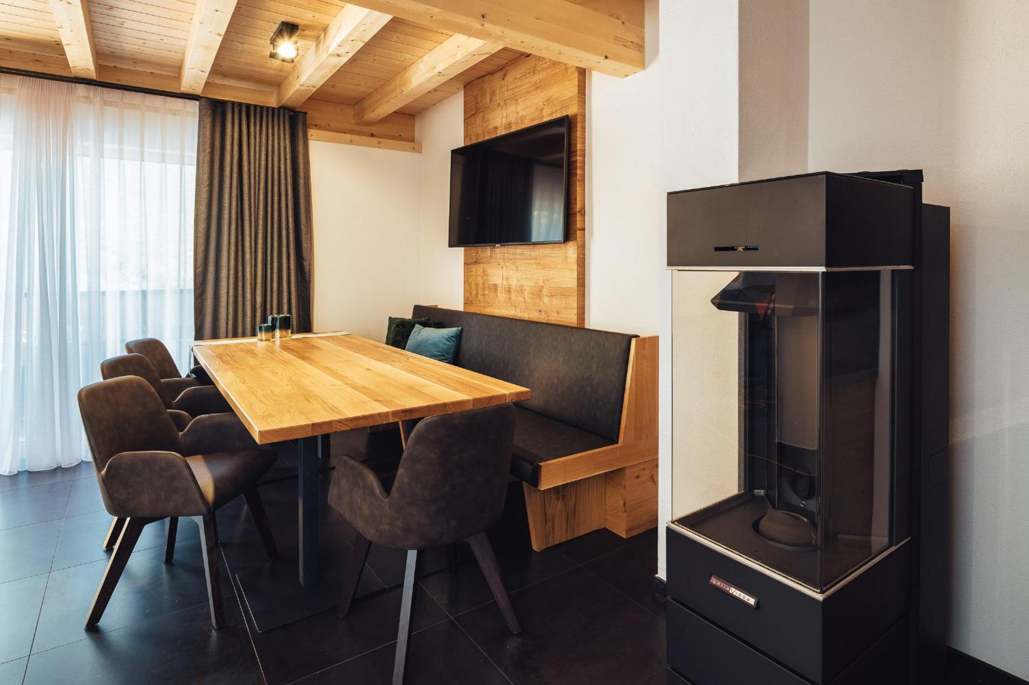 Three-Bedroom Apartment Mountain View