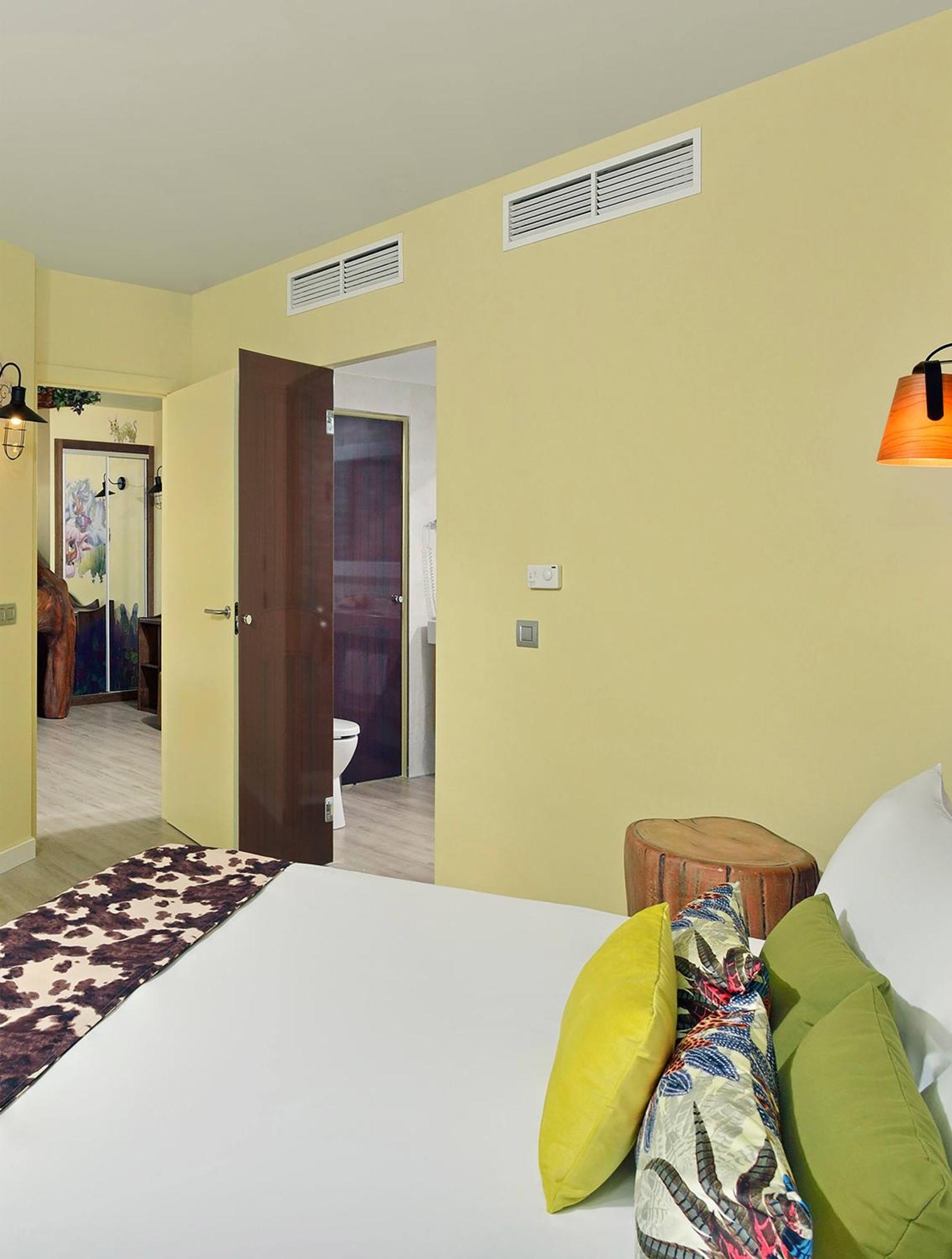 Maya & Kumars Enchanted Suite,1756508355:JPEG