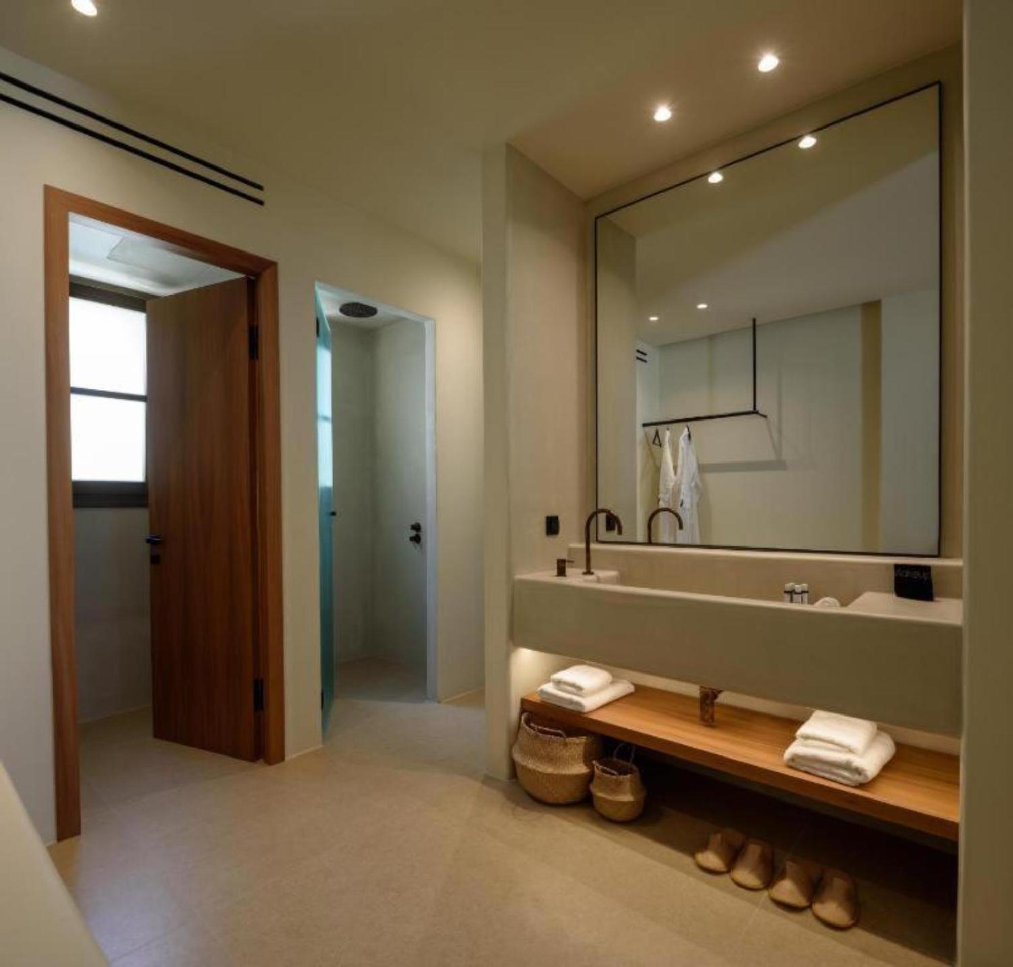 Senior Suite Heated Pool Sea View