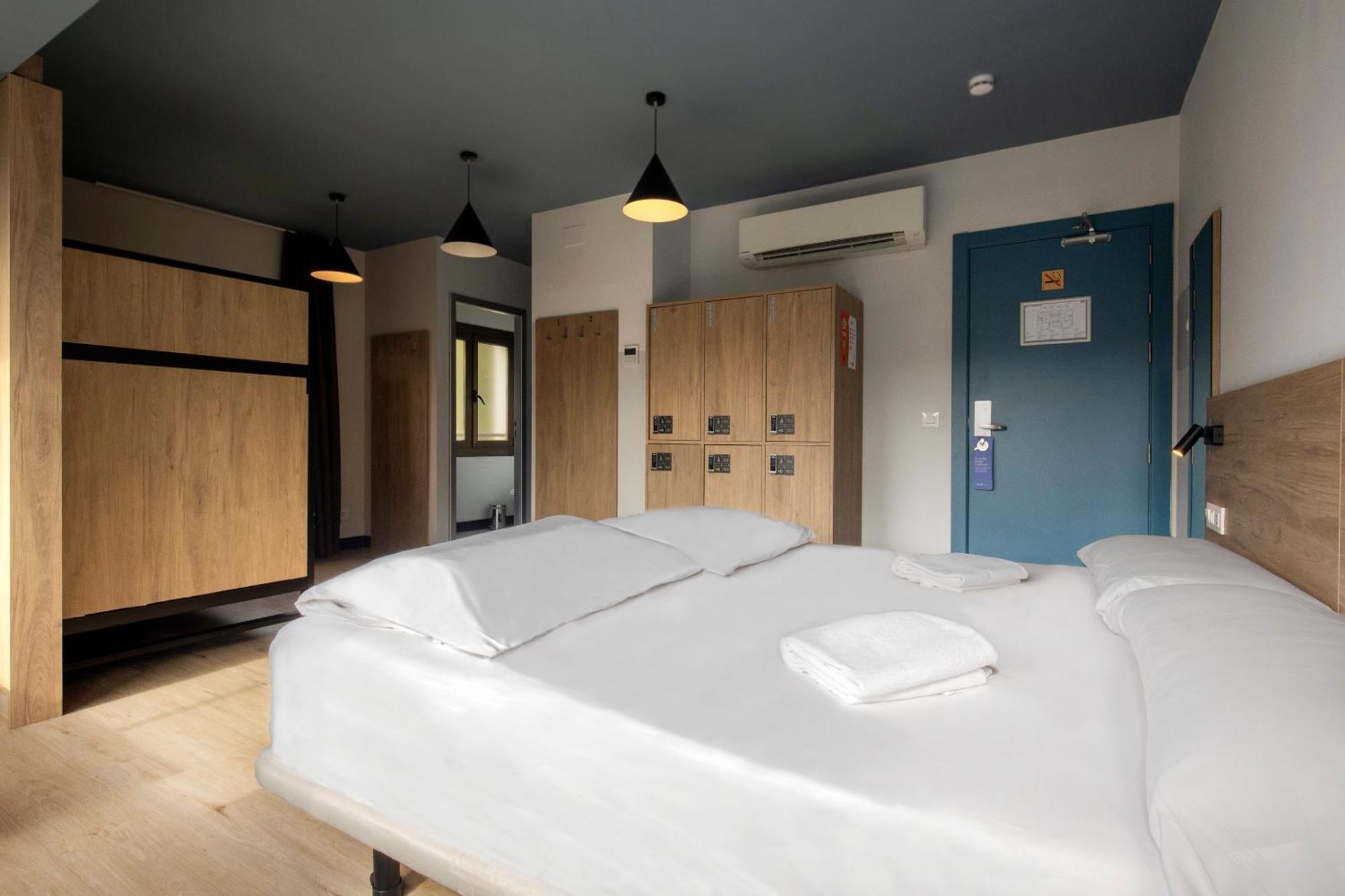 Quadruple Room Private Bathroom