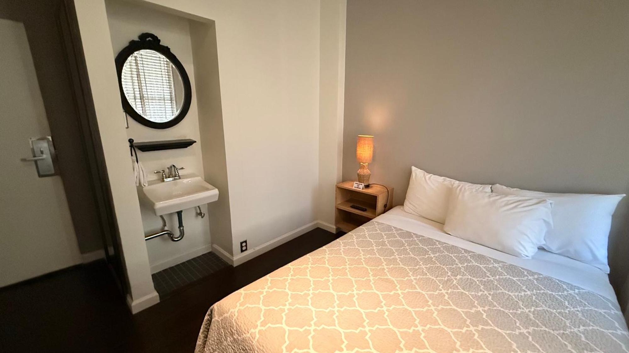 Single Room Private External Bathroom,1758297757:JPEG