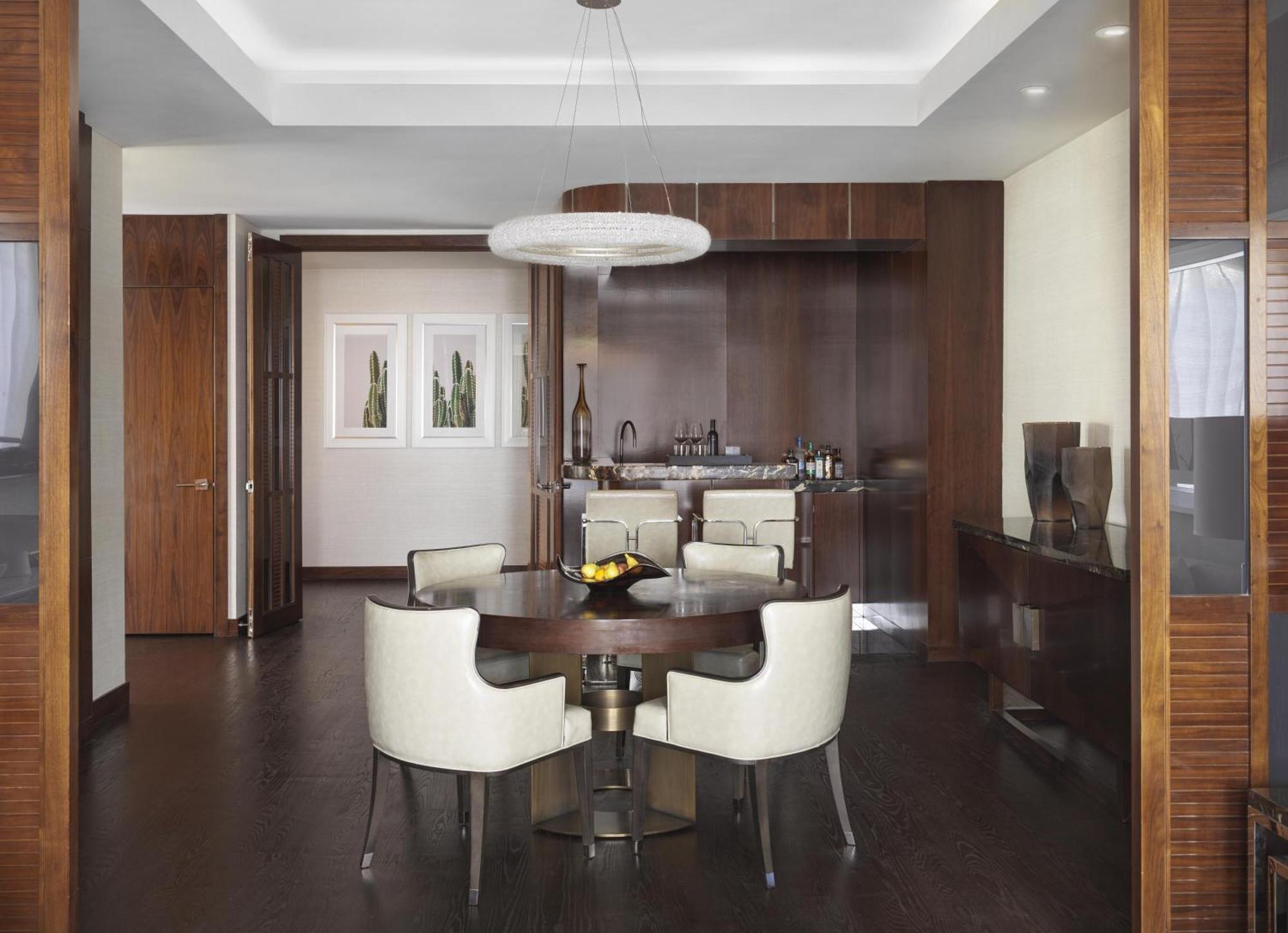 Penthouse King Suite with Panoramic View,1758308425:JPEG