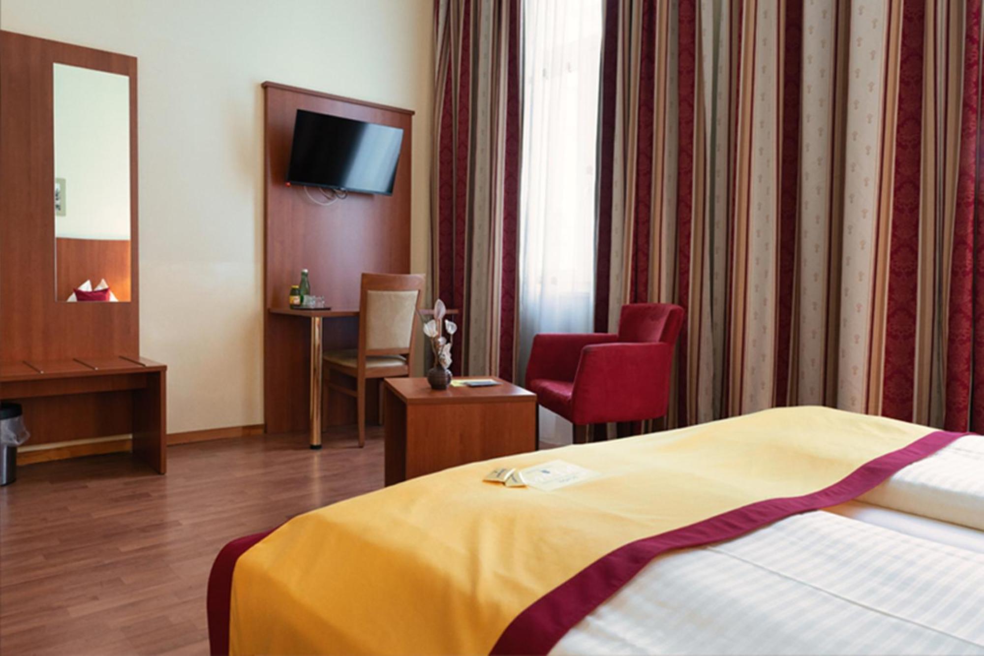 Basic Triple Room