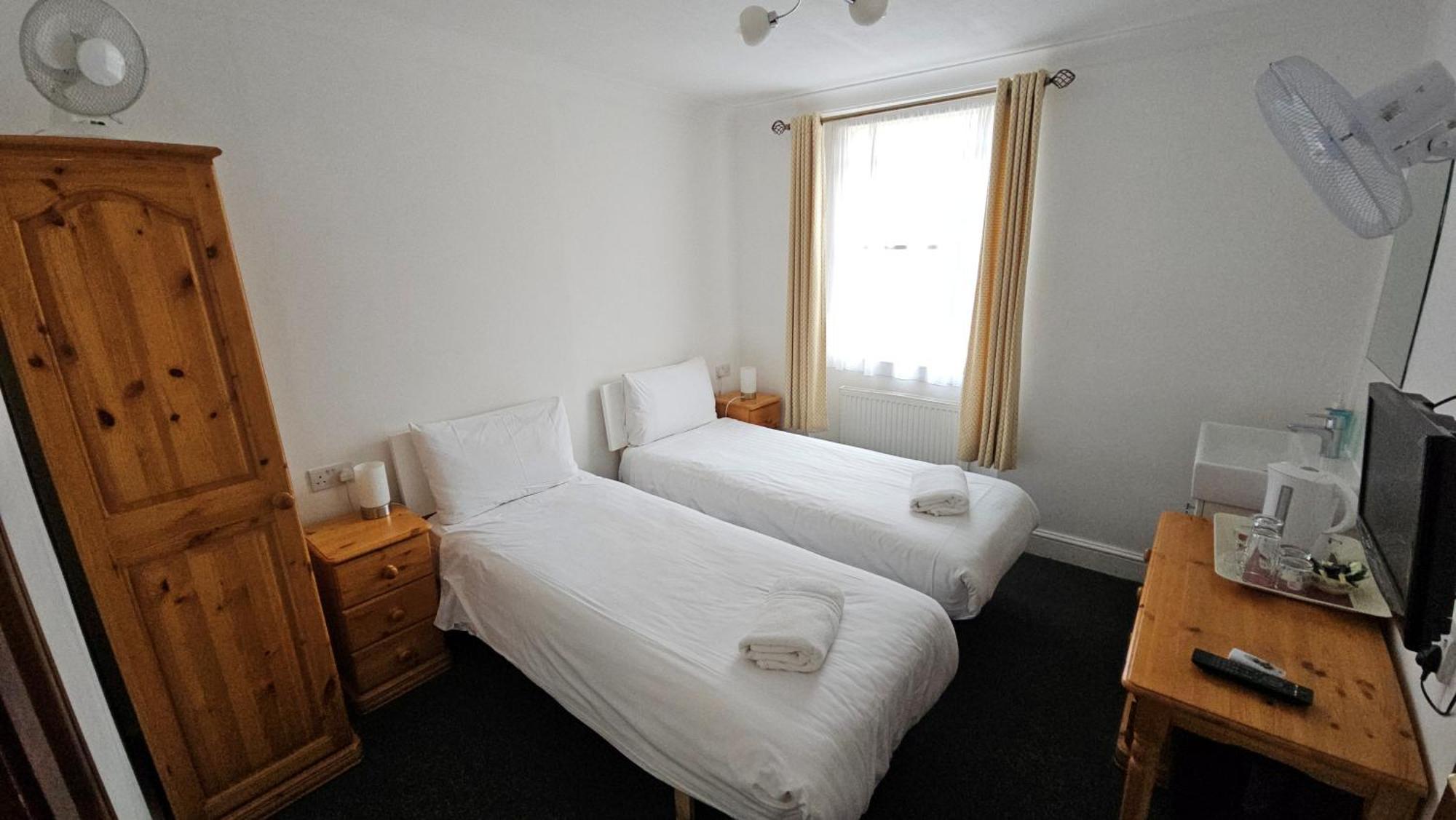 Basic Twin Room – Facilities