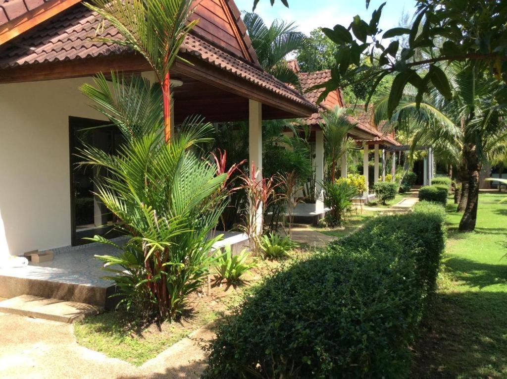 Bungalow Garden View